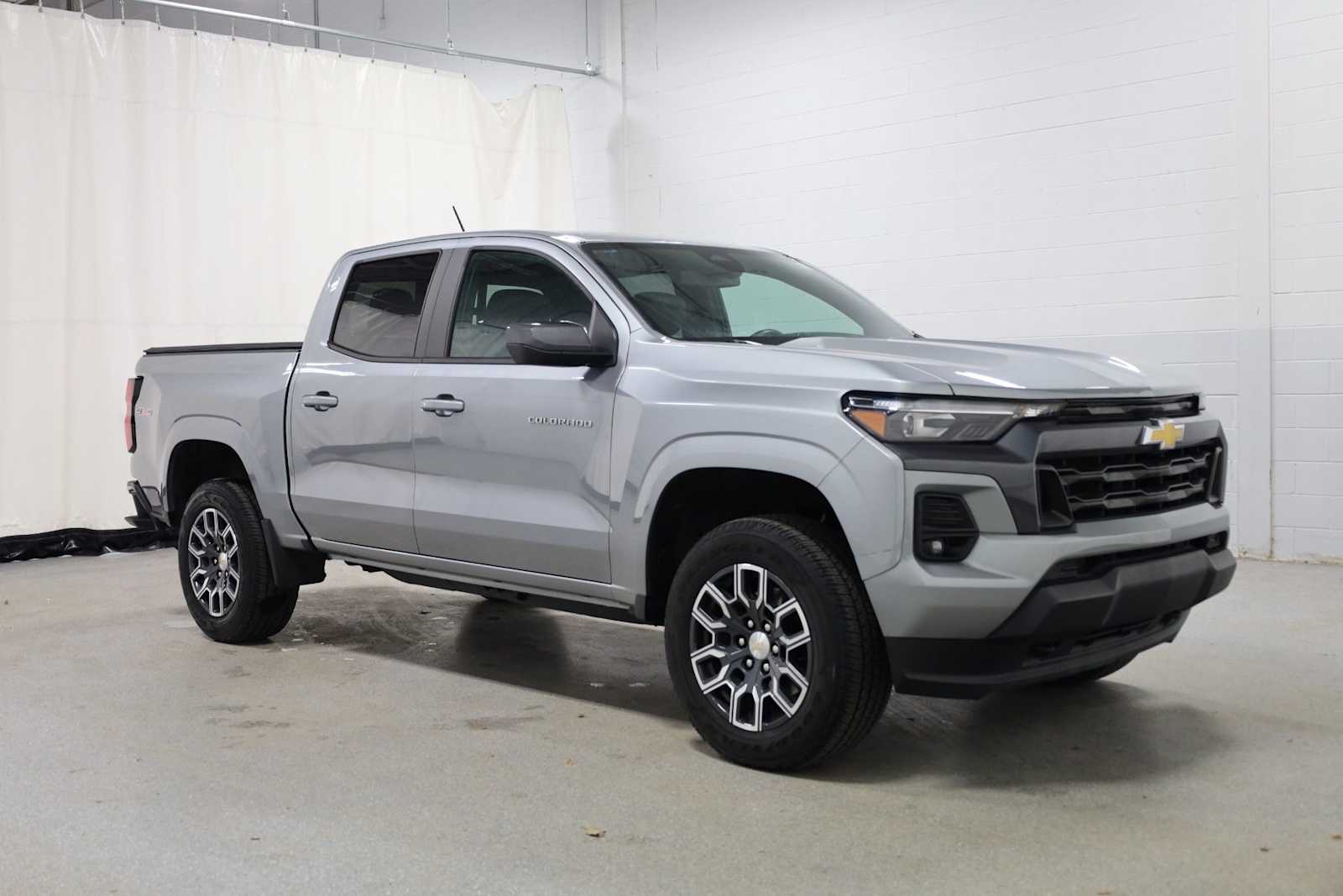 Thumbnail: 2023 Chevrolet Colorado - 13