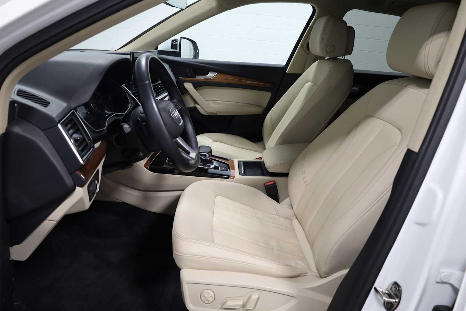 2021 Audi Q5 45 Premium photo 4