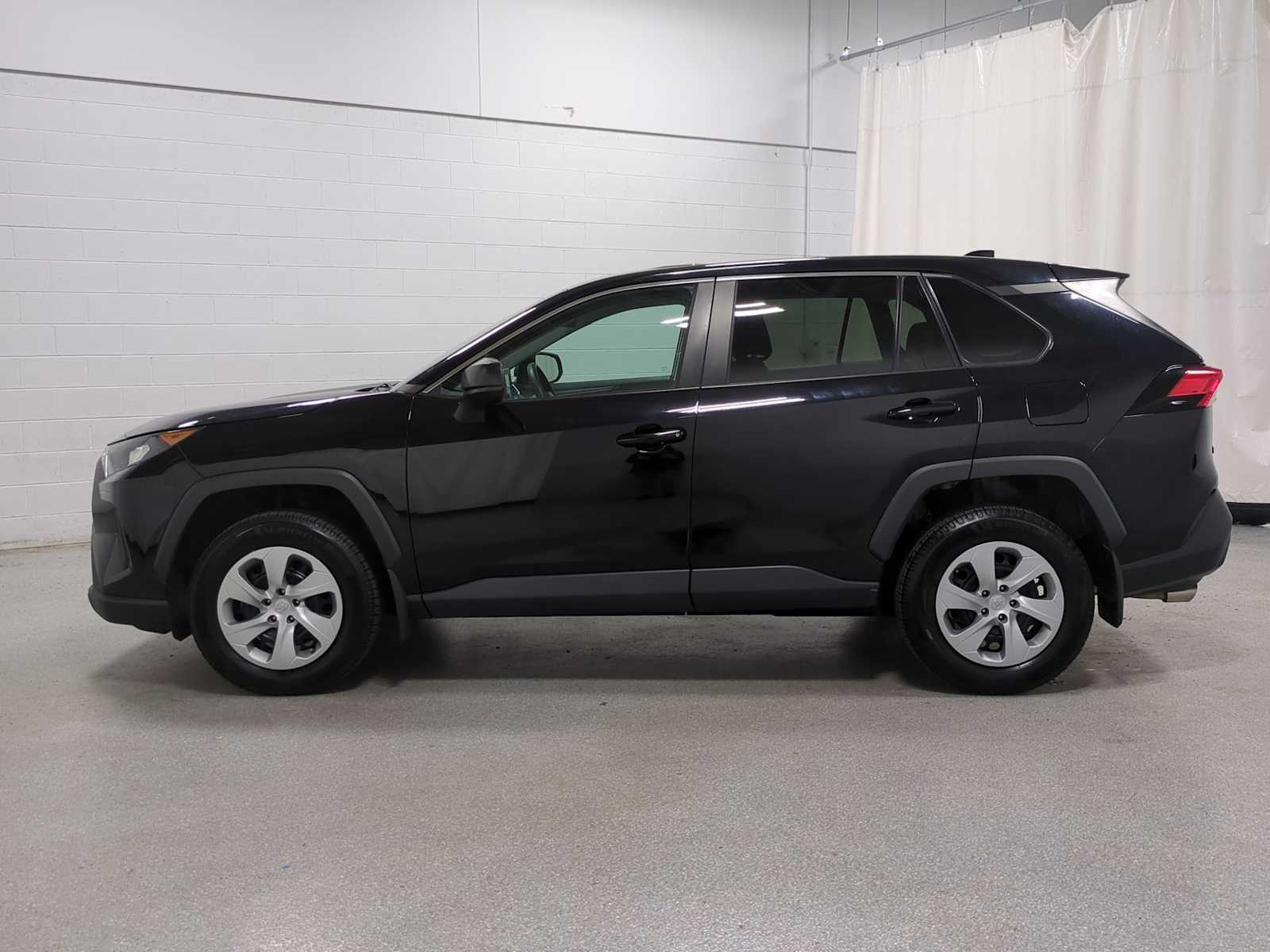Thumbnail: 2022 Toyota RAV4 - 3