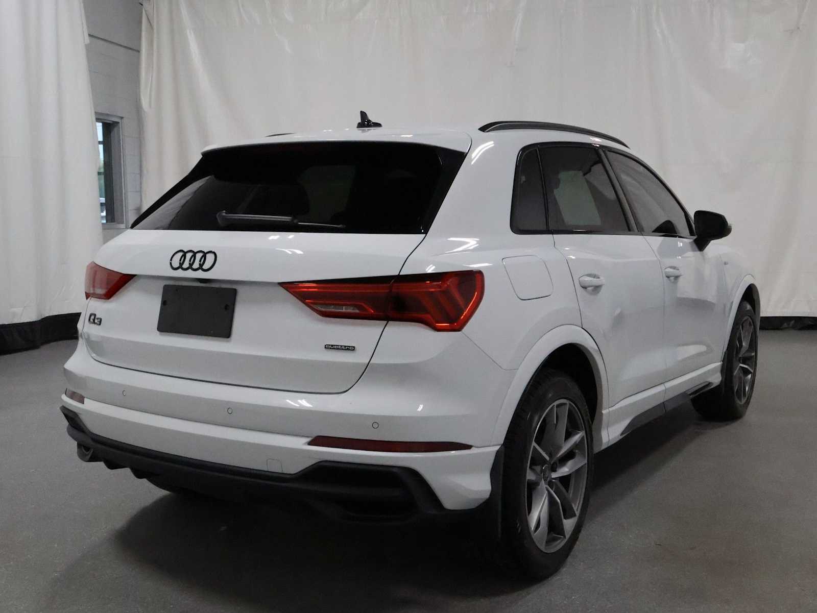 Thumbnail: 2024 Audi Q3 - 9