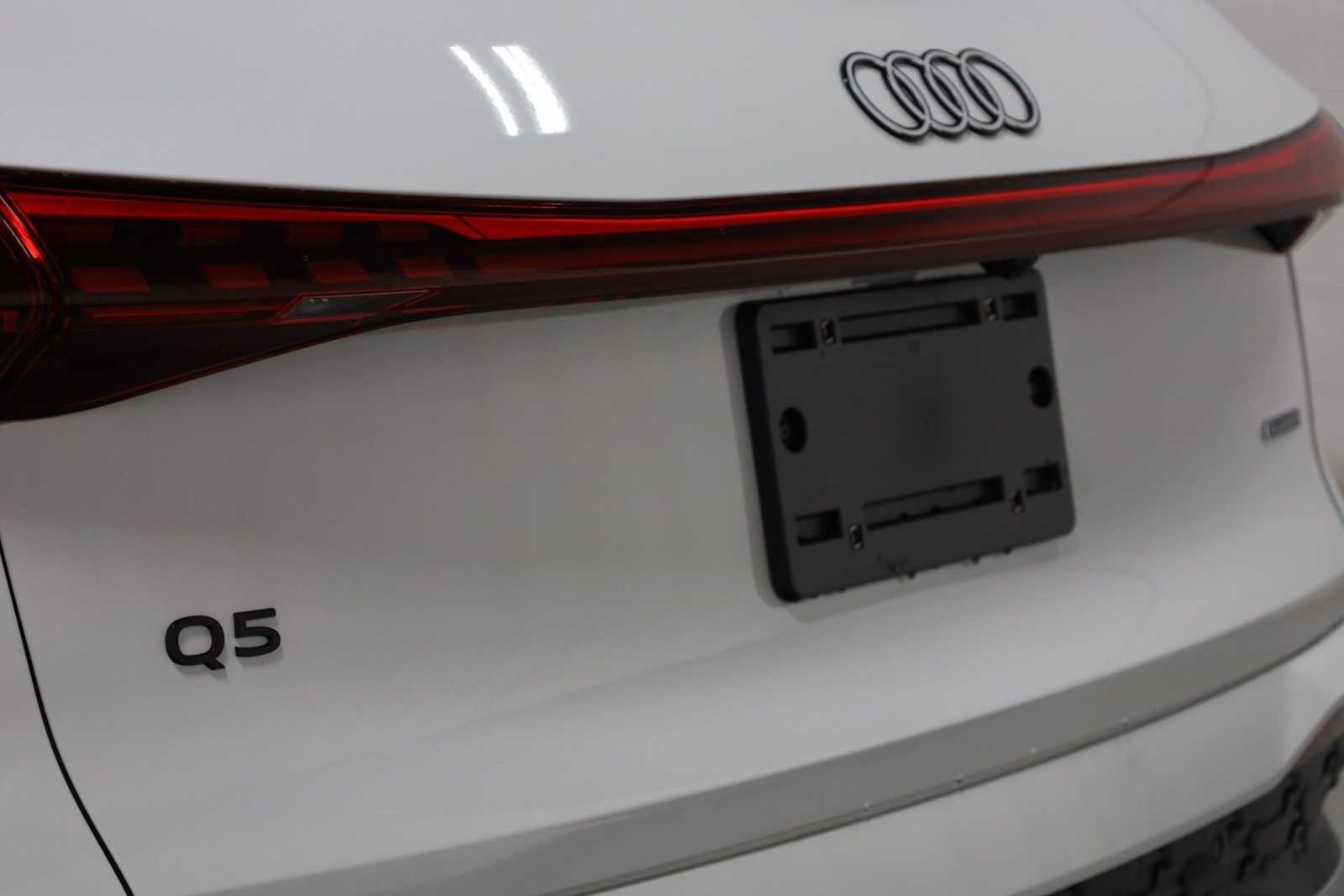 Thumbnail: 2025 Audi Q5 - 8