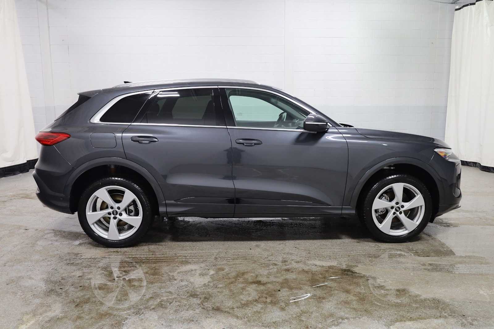 Thumbnail: 2025 Audi Q5 - 10