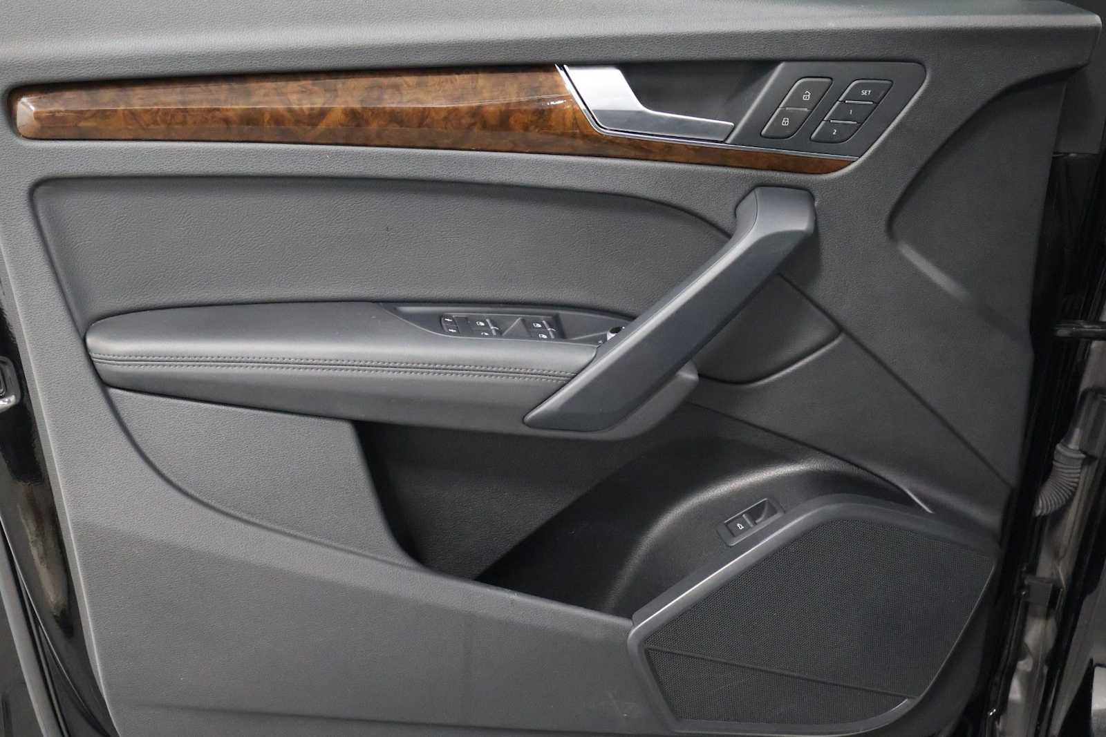 Thumbnail: 2020 Audi Q5 - 16