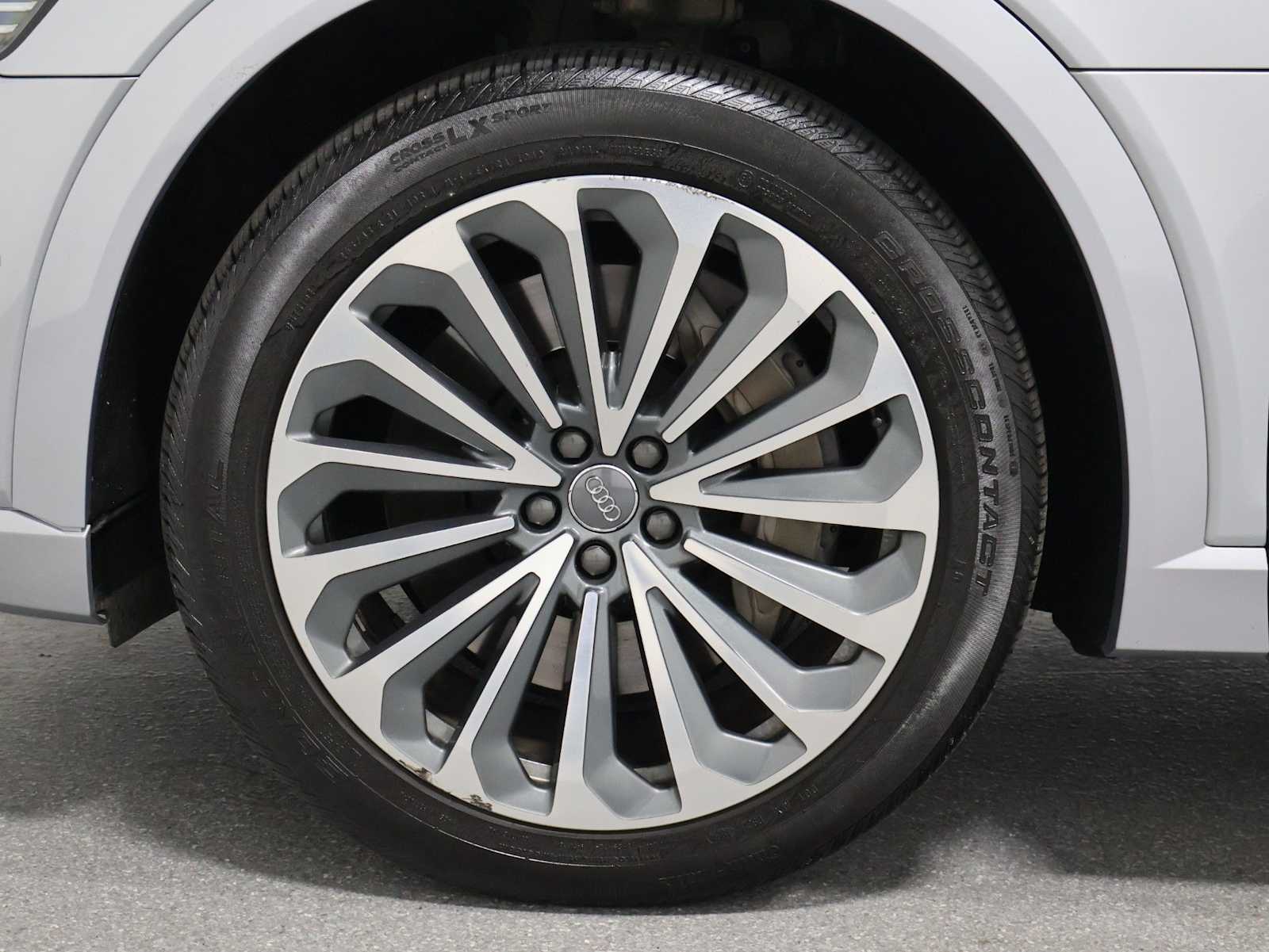 Thumbnail: 2019 Audi e-tron - 36