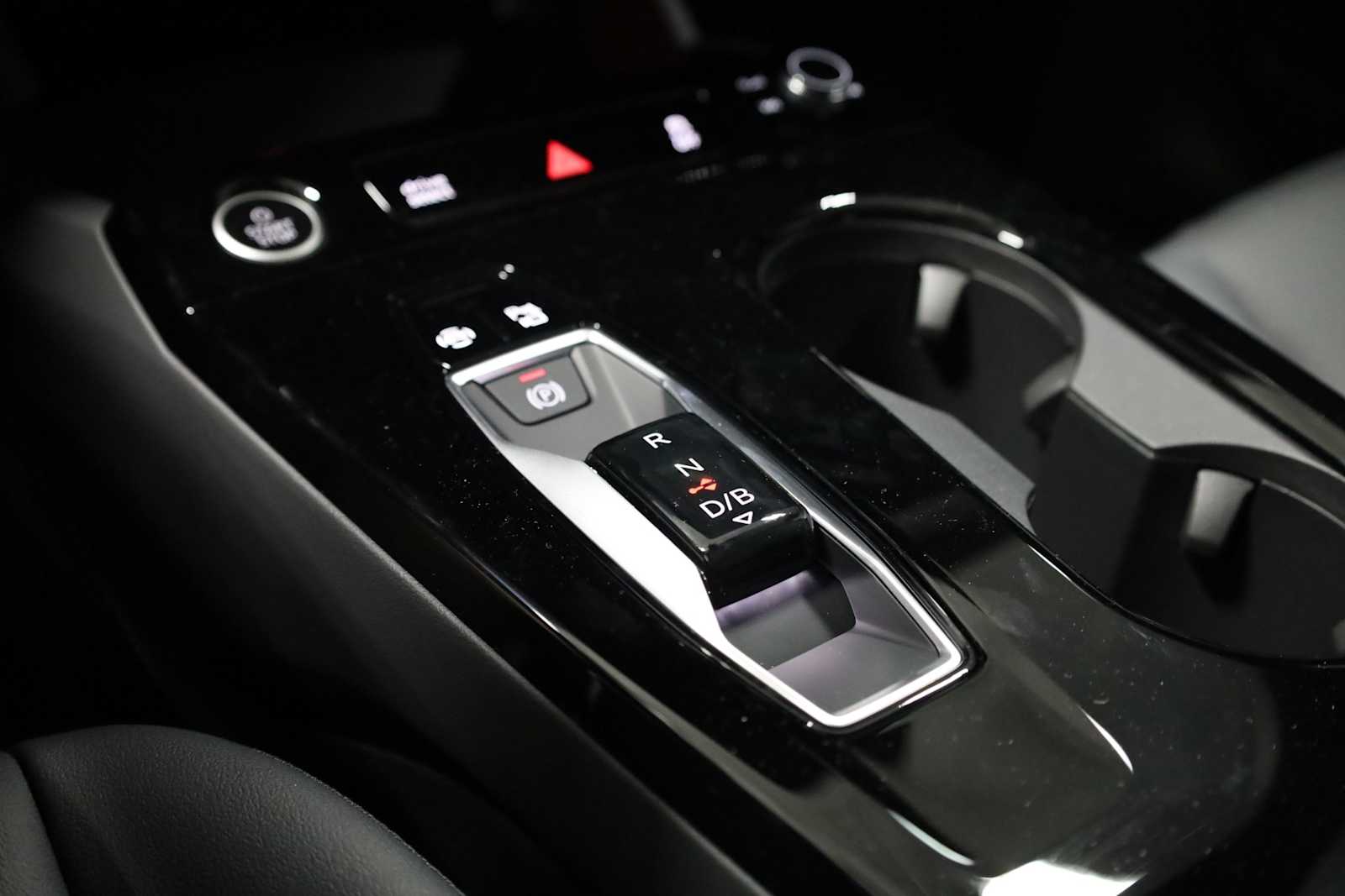 Thumbnail: 2025 Audi Q6 e-tron - 26