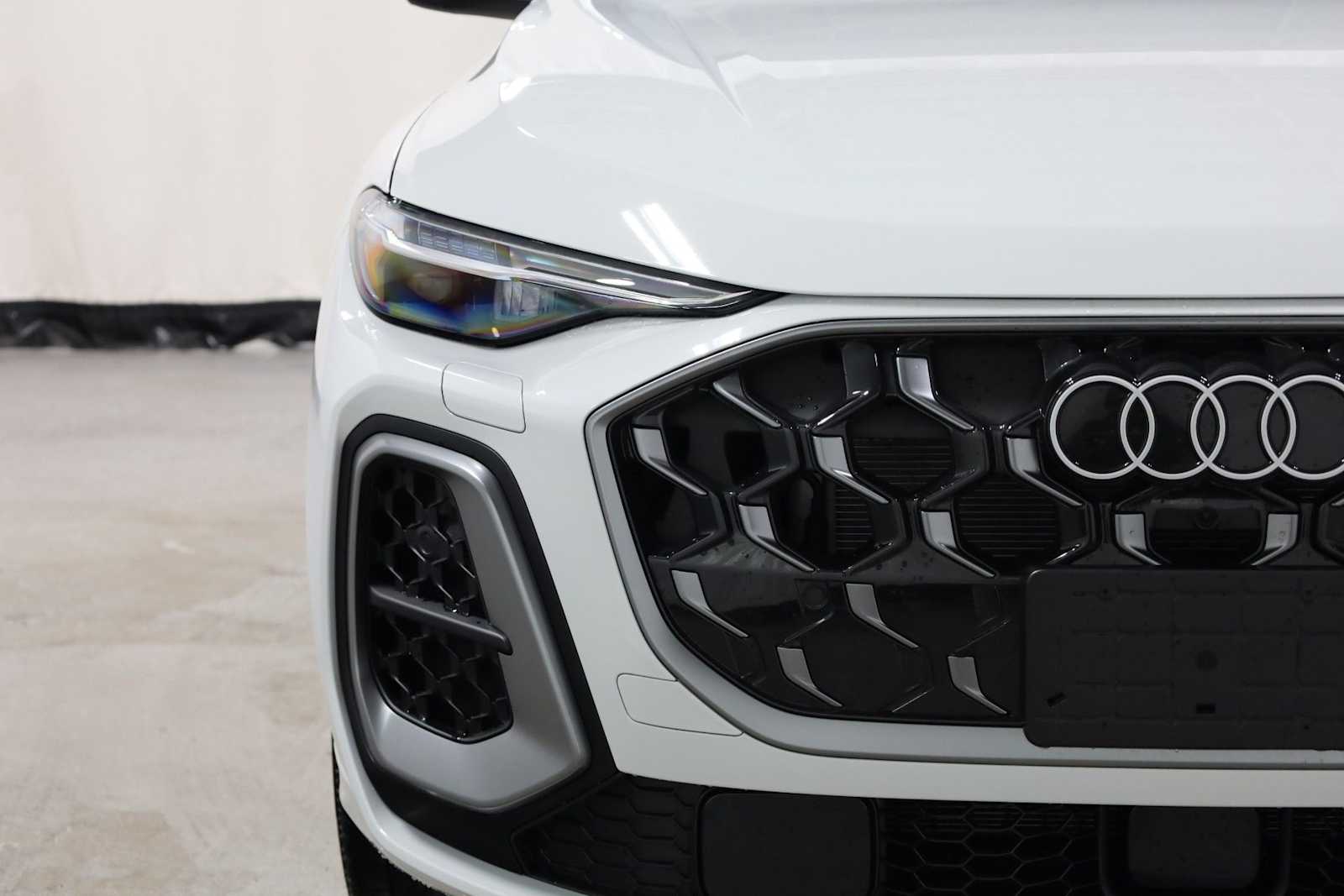 Thumbnail: 2025 Audi Q5 - 15