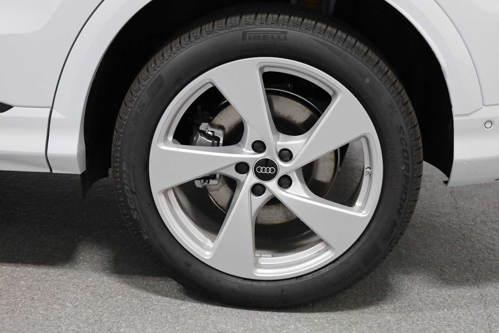 Thumbnail: 2025 Audi Q5 - 36