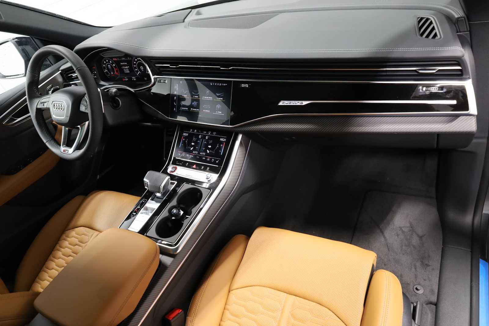 2025 Audi RS Q8 photo 3