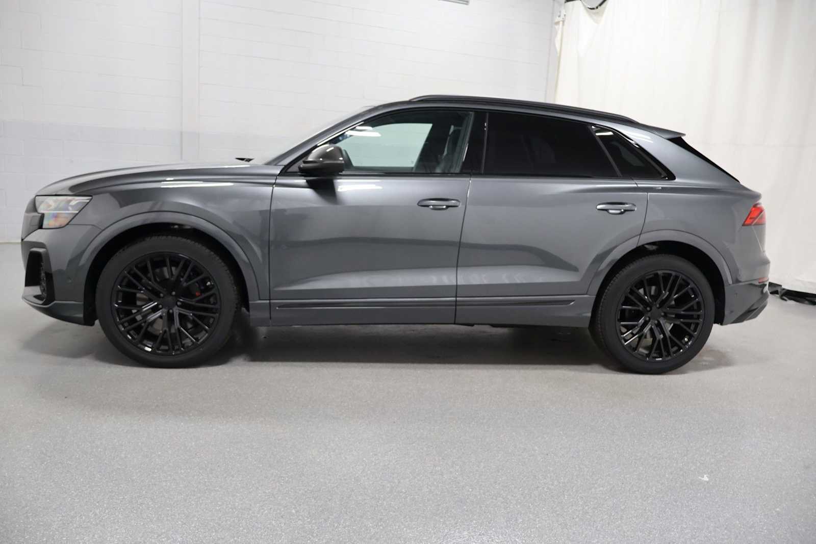 Thumbnail: 2026 Audi SQ8 - 2