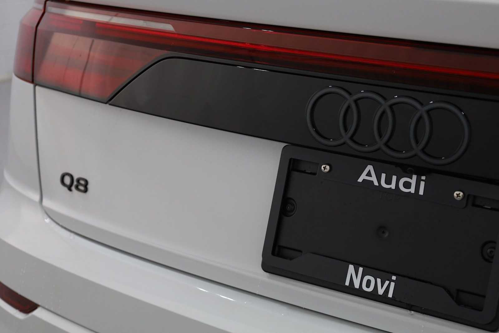 Thumbnail: 2026 Audi Q8 - 7