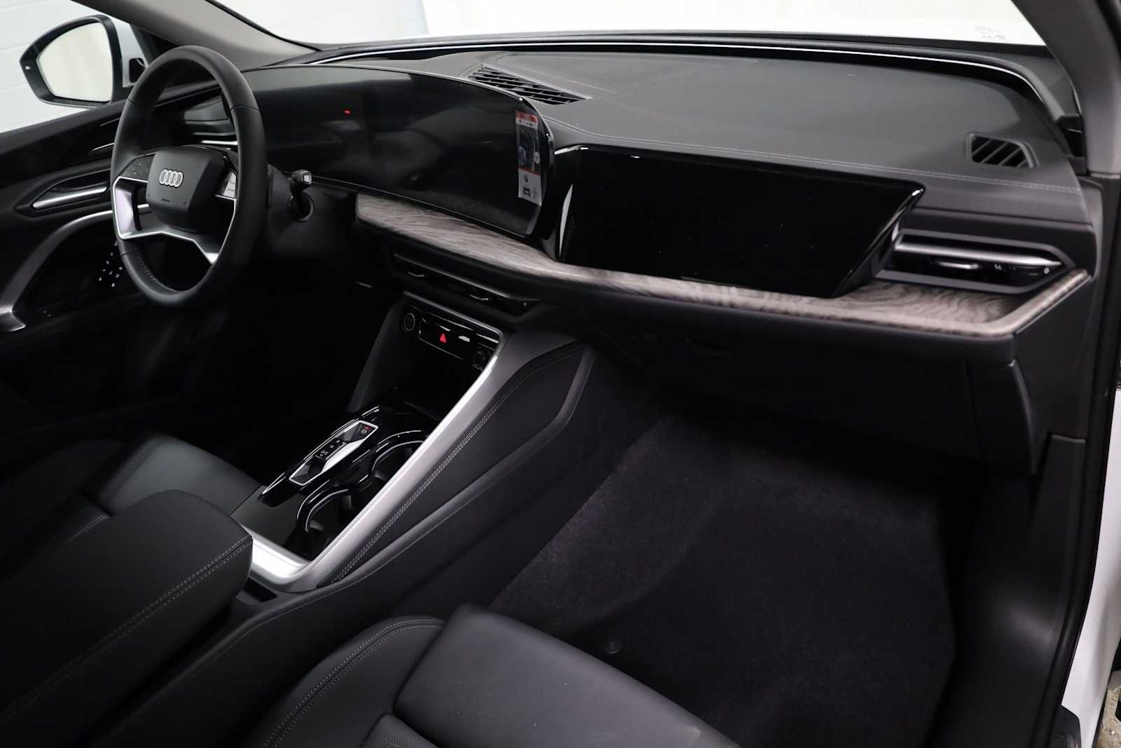 Thumbnail: 2025 Audi Q5 - 6