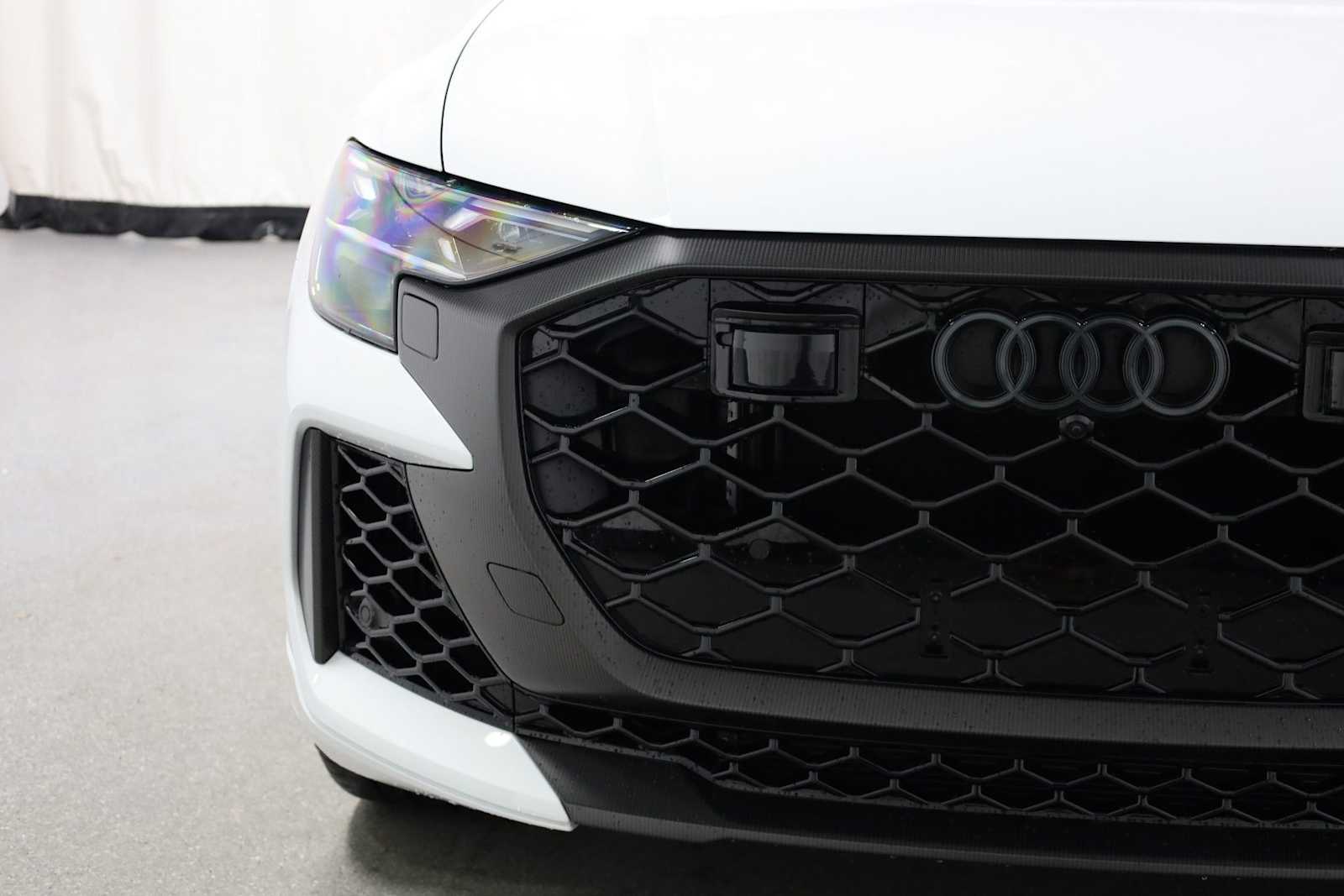 Thumbnail: 2026 Audi RS Q8 - 15