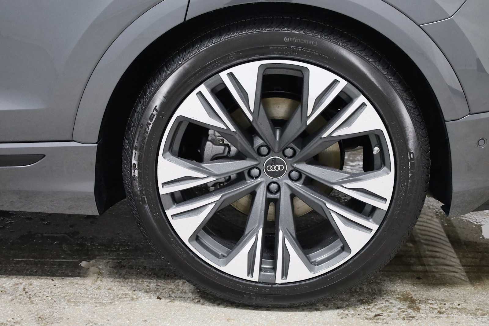 Thumbnail: 2026 Audi Q8 - 36