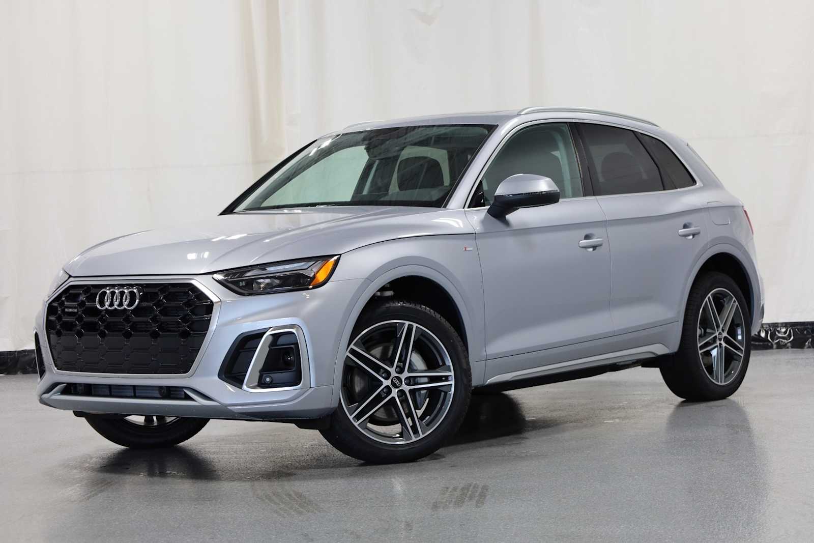 2024 Audi Q5 e Premium -
                Farmington Hills, MI