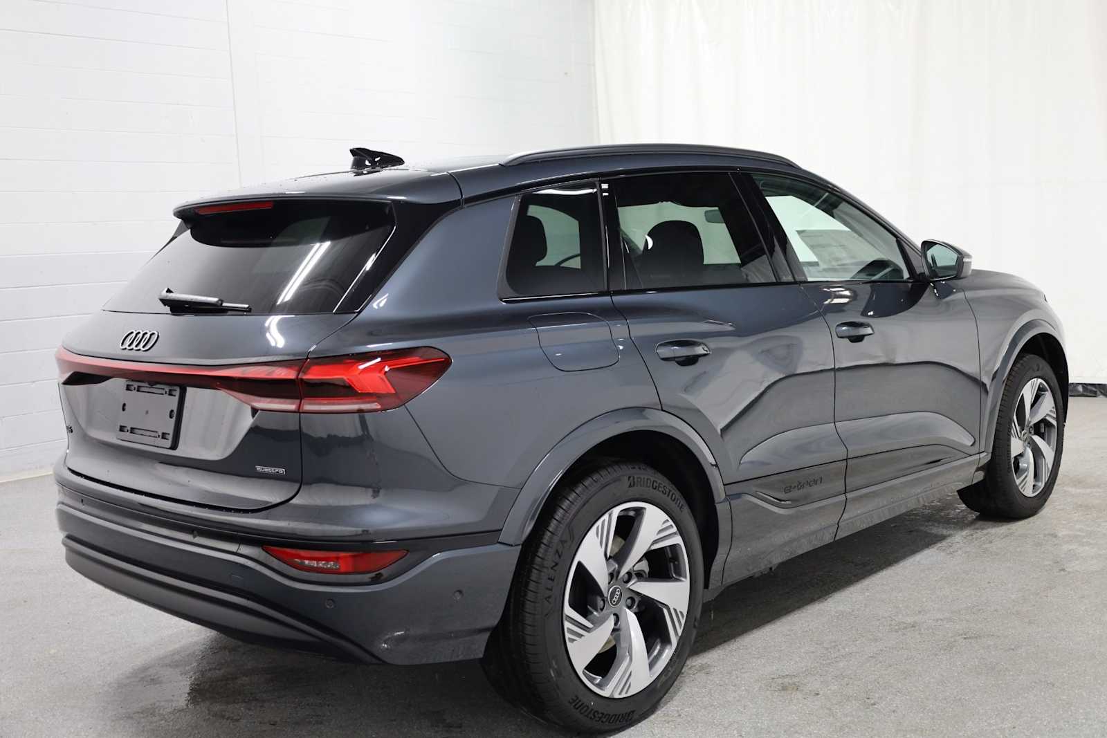 Thumbnail: 2025 Audi Q6 e-tron - 9