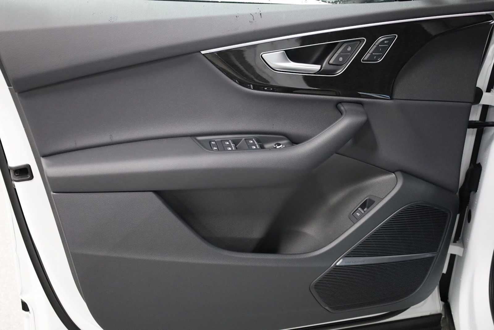 Thumbnail: 2026 Audi Q7 - 16