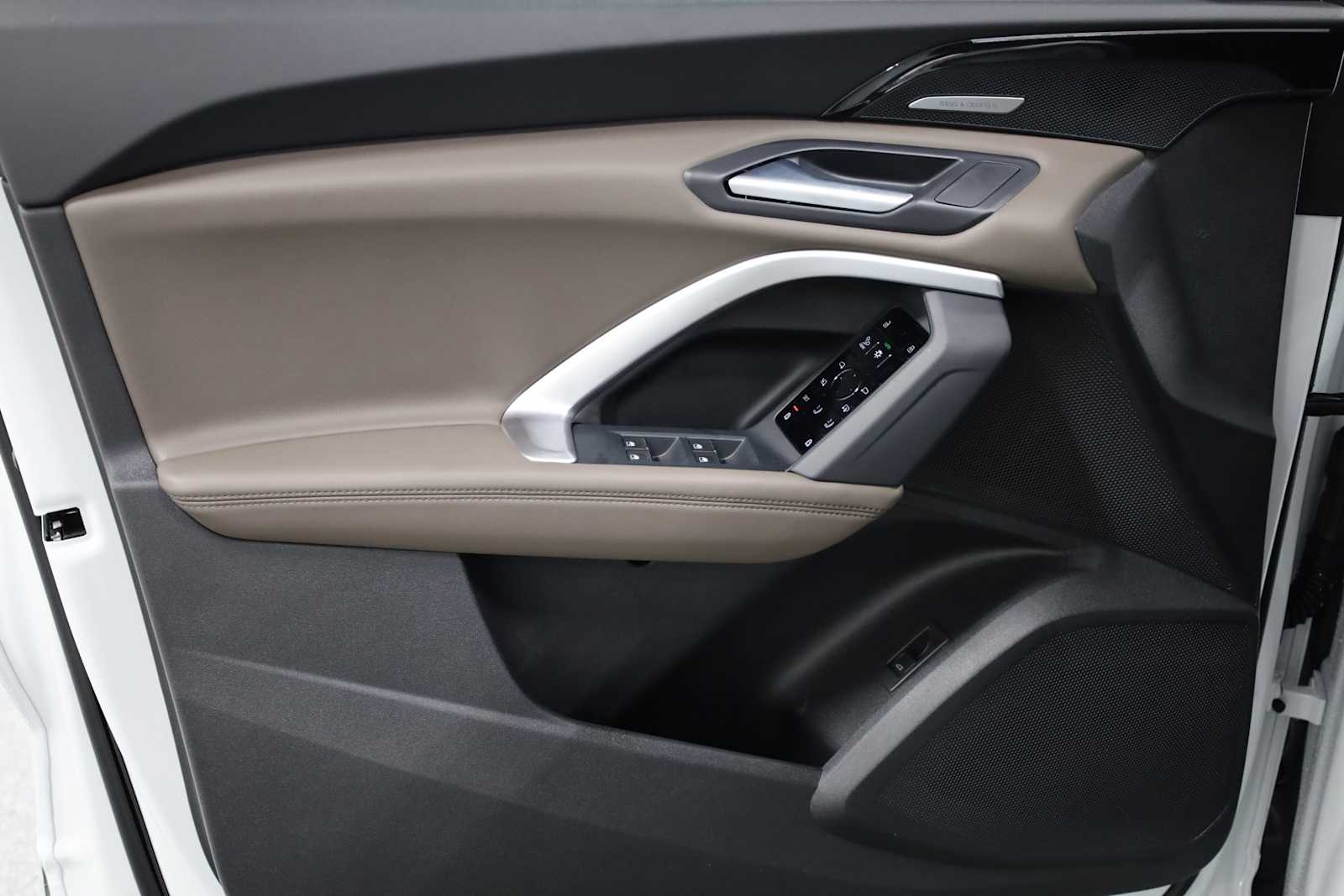 Thumbnail: 2025 Audi Q5 - 16