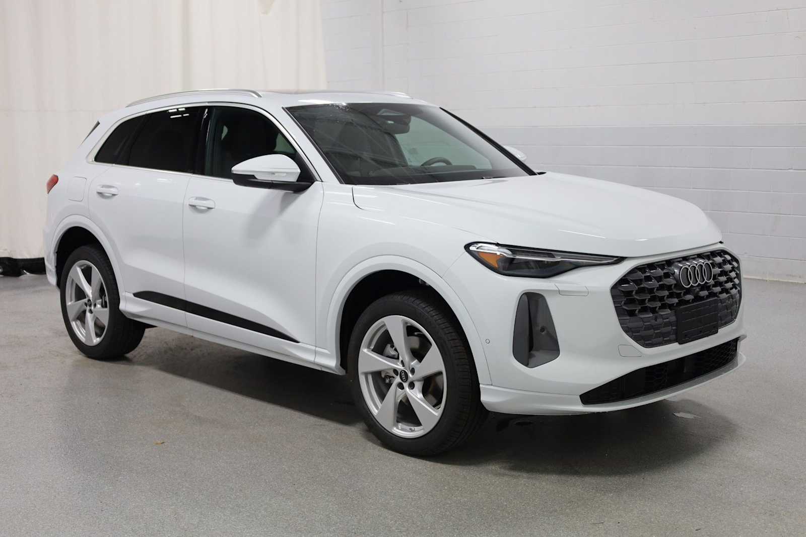 Thumbnail: 2025 Audi Q5 - 13