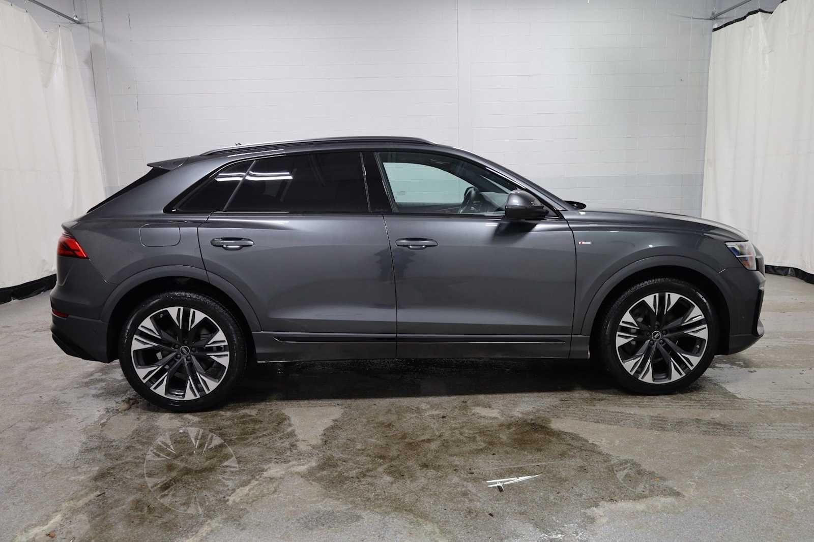 Thumbnail: 2026 Audi Q8 - 10