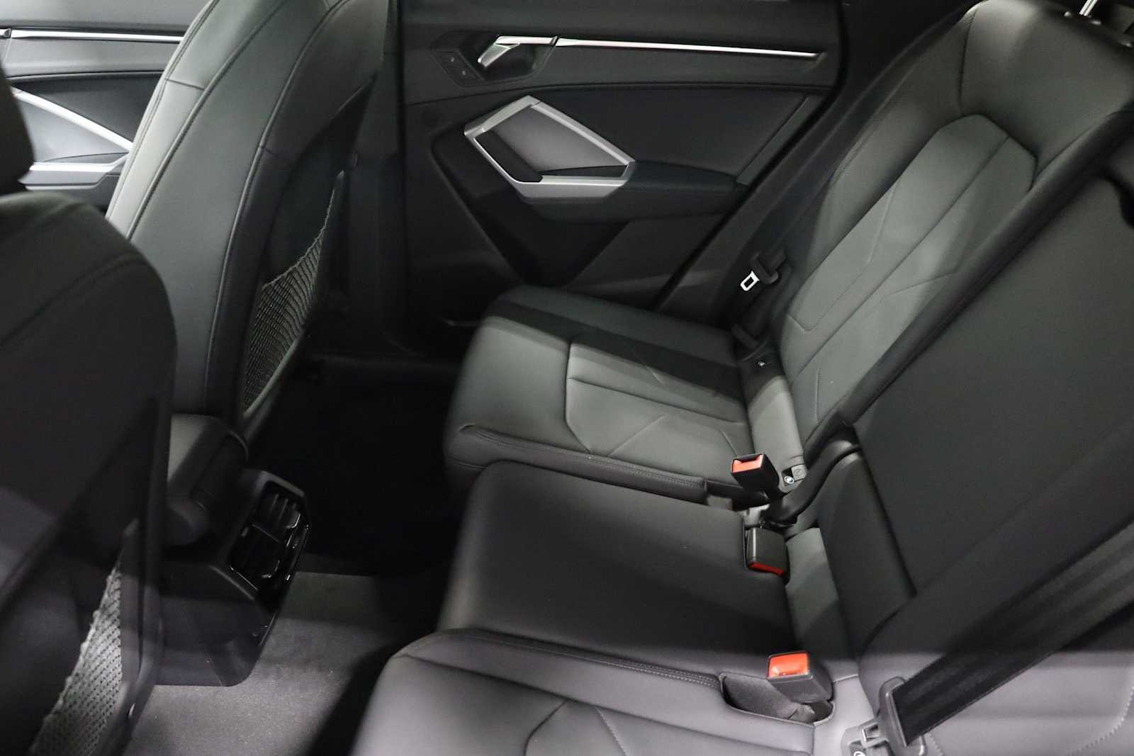 Thumbnail: 2025 Audi Q3 - 32