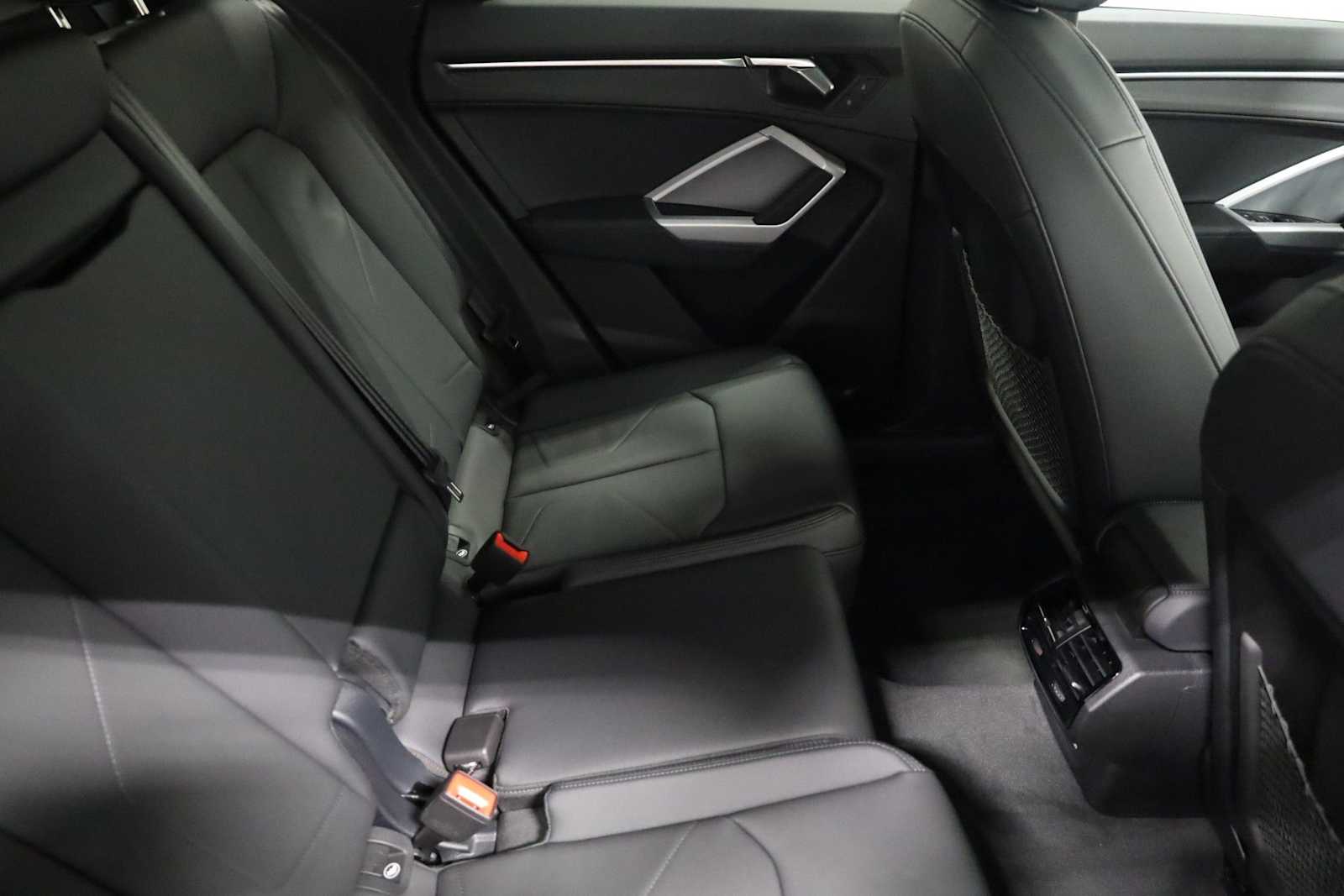 Thumbnail: 2025 Audi Q3 - 33