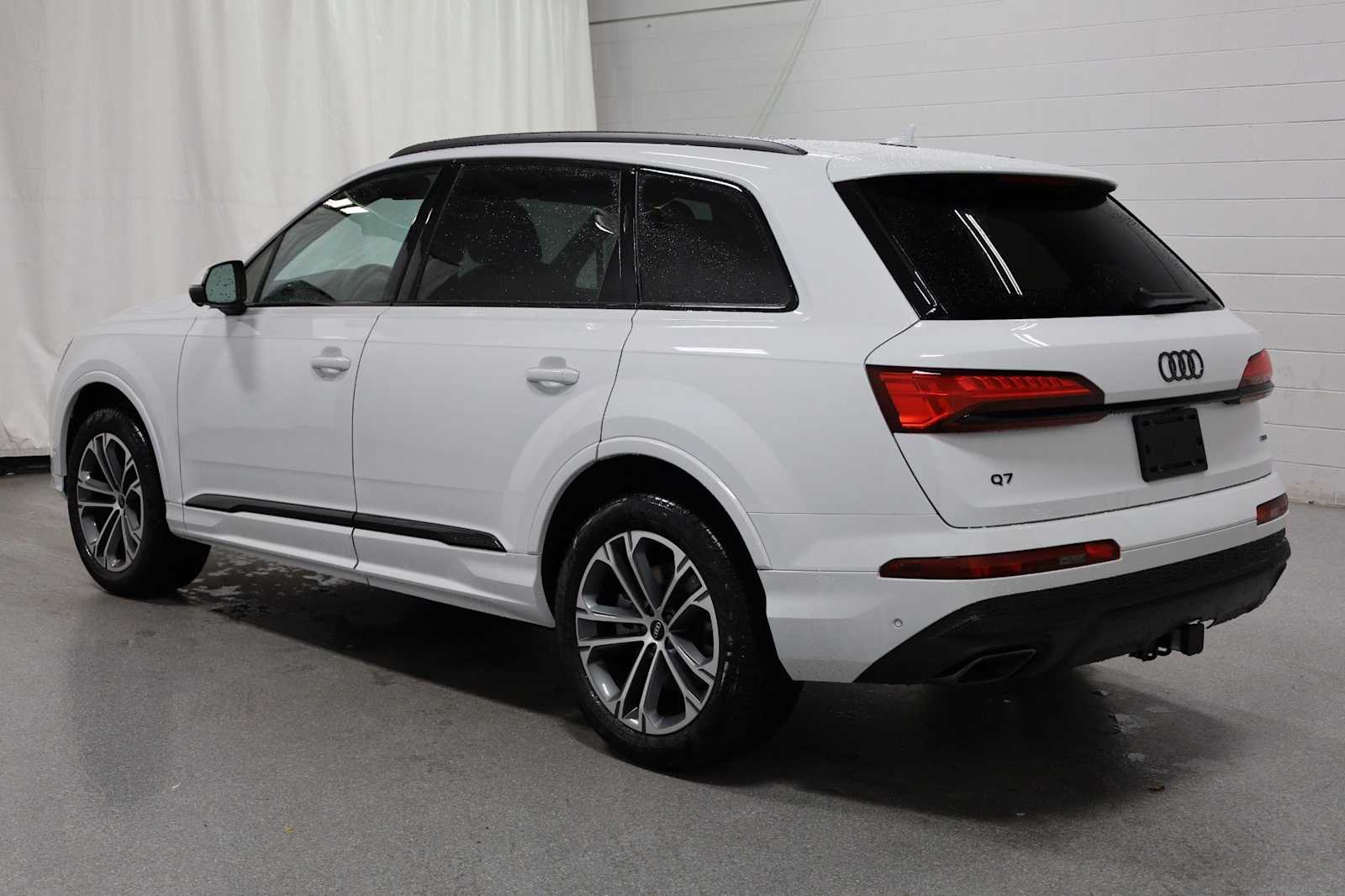 Thumbnail: 2026 Audi Q7 - 3
