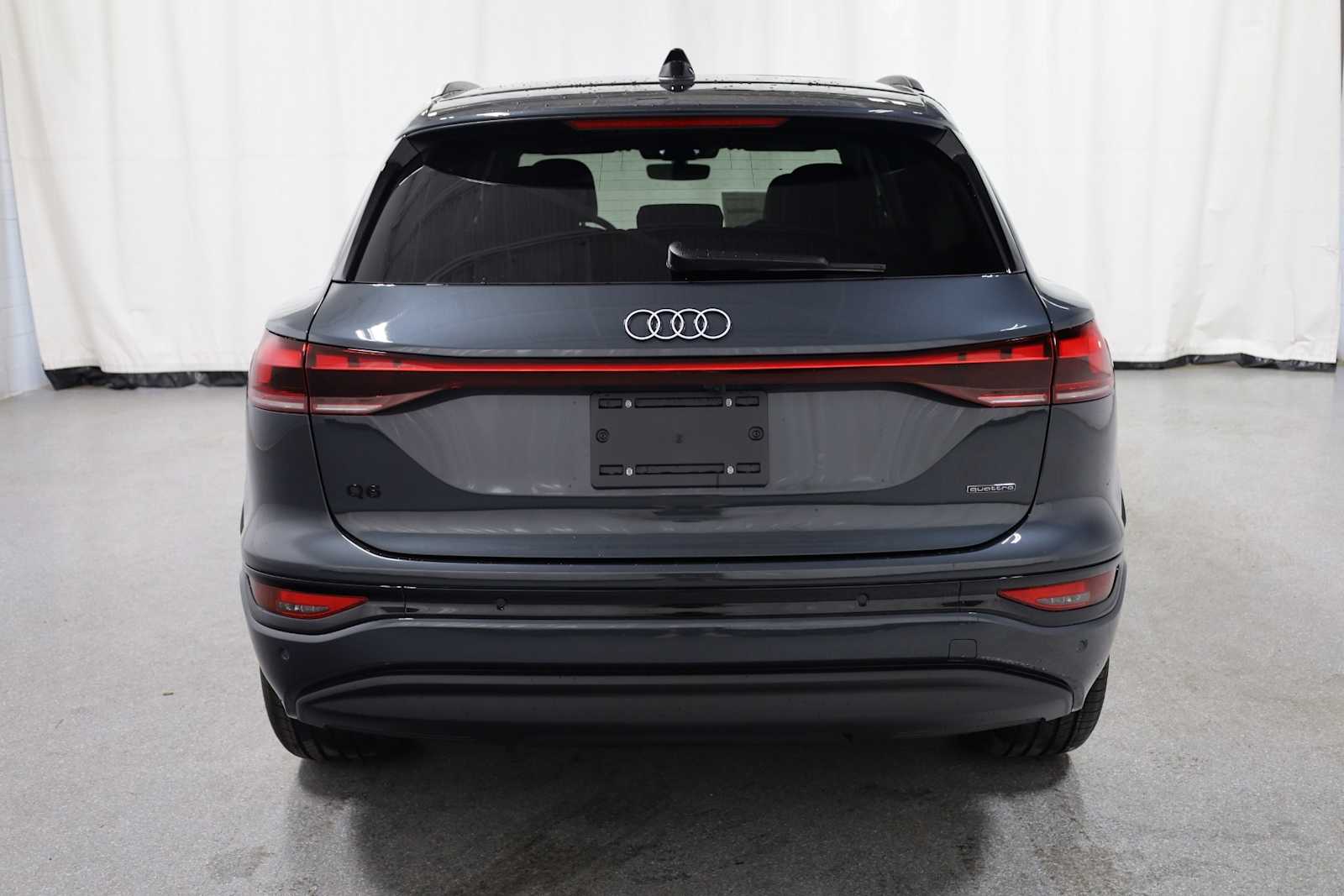 Thumbnail: 2025 Audi Q6 e-tron - 7