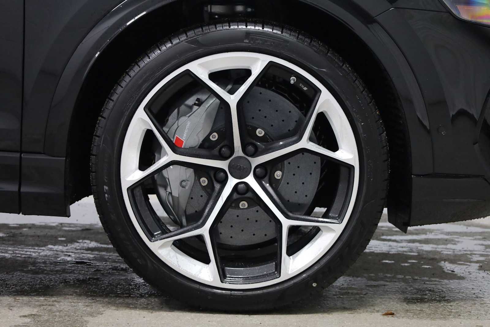 Thumbnail: 2026 Audi RS Q8 - 12