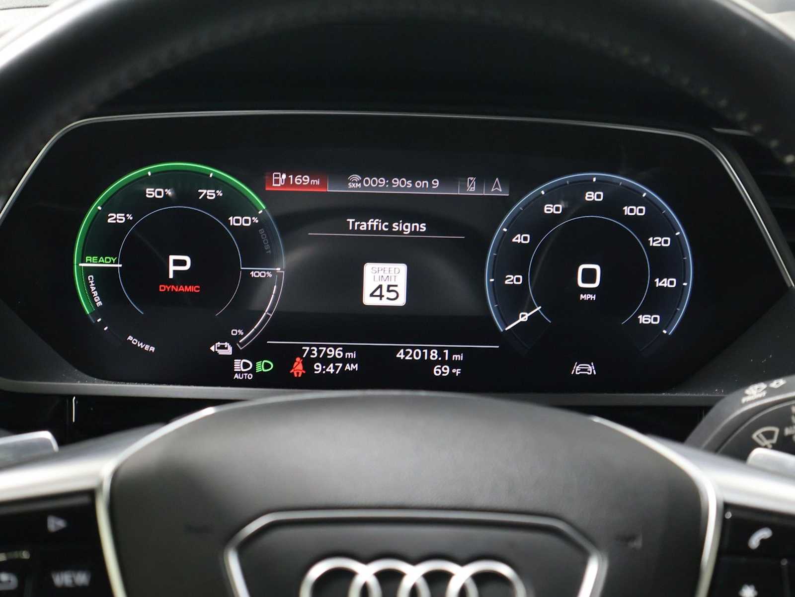 Thumbnail: 2019 Audi e-tron - 21