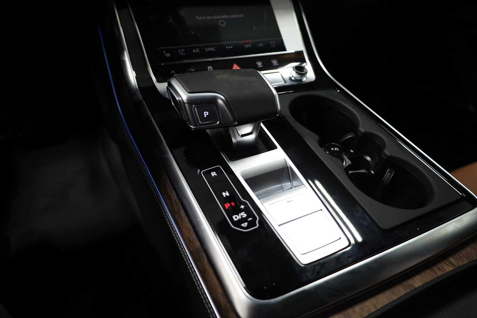 Thumbnail: 2026 Audi Q8 - 27