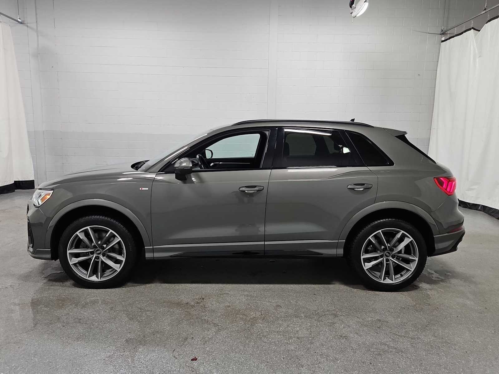 Thumbnail: 2023 Audi Q3 - 3