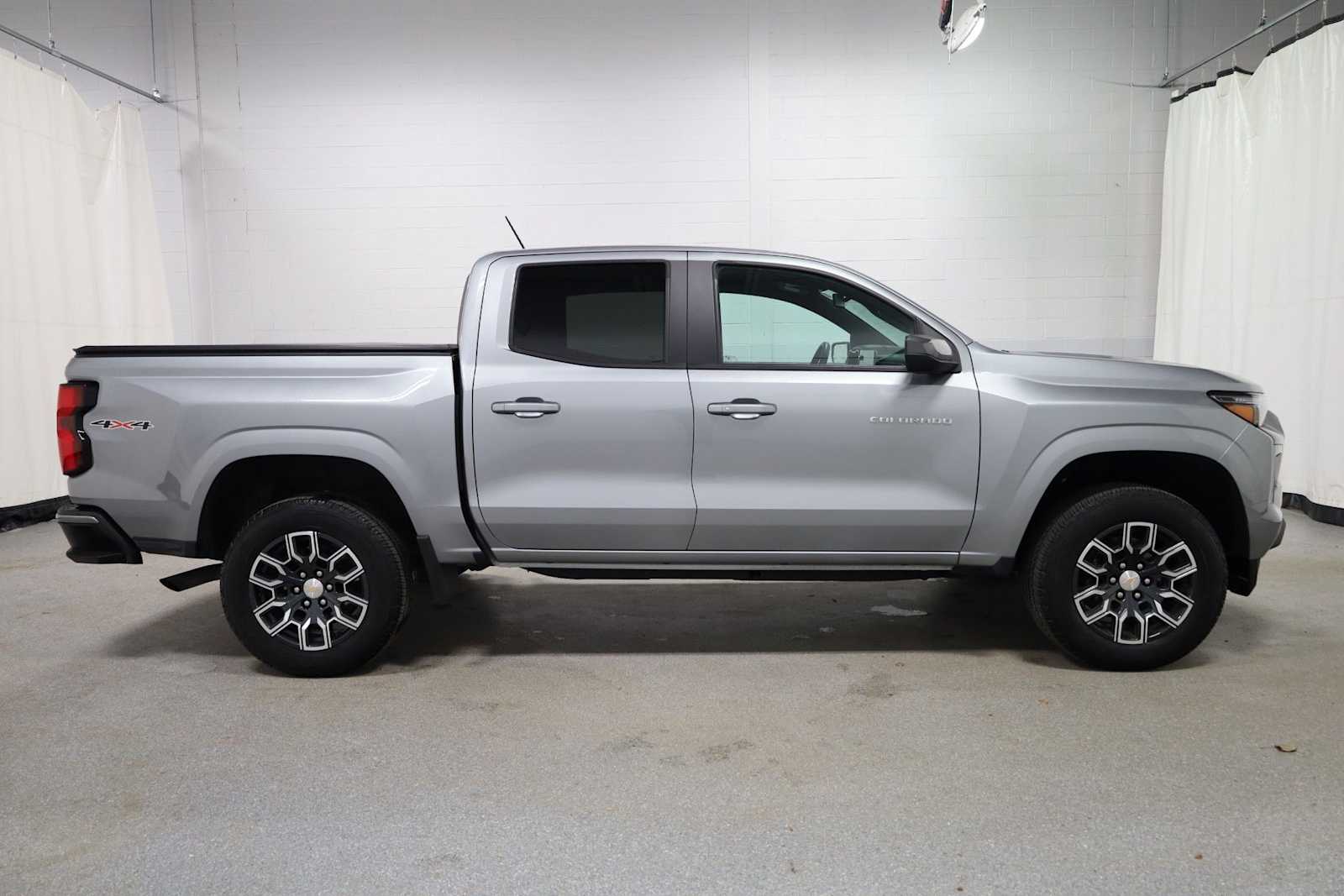 Thumbnail: 2023 Chevrolet Colorado - 10