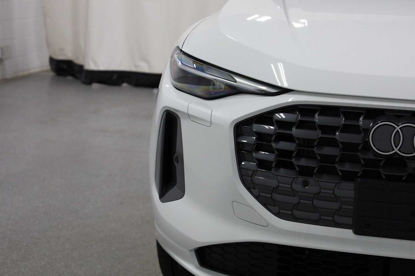 Thumbnail: 2025 Audi Q5 - 14