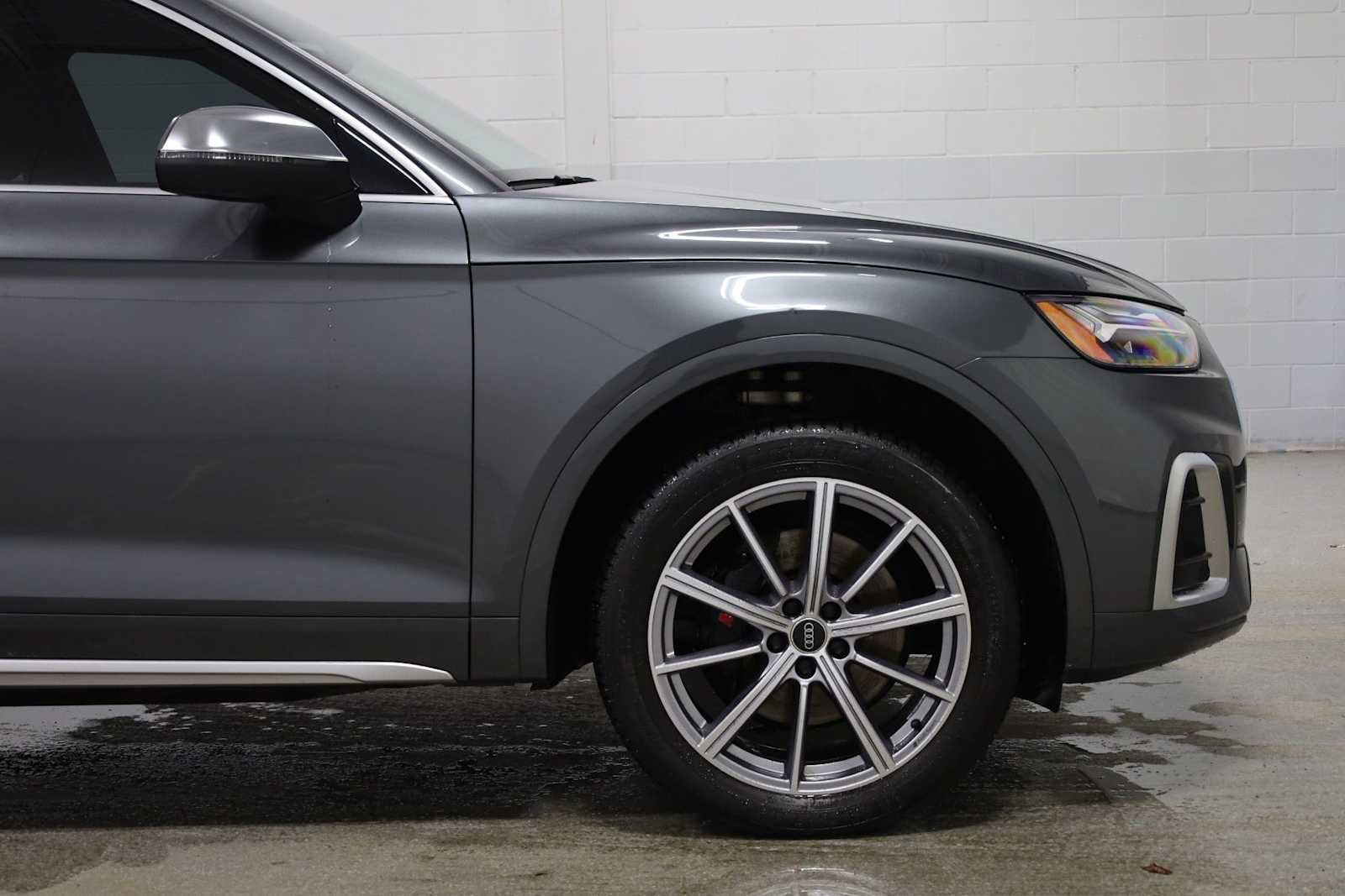 Thumbnail: 2023 Audi SQ5 - 11