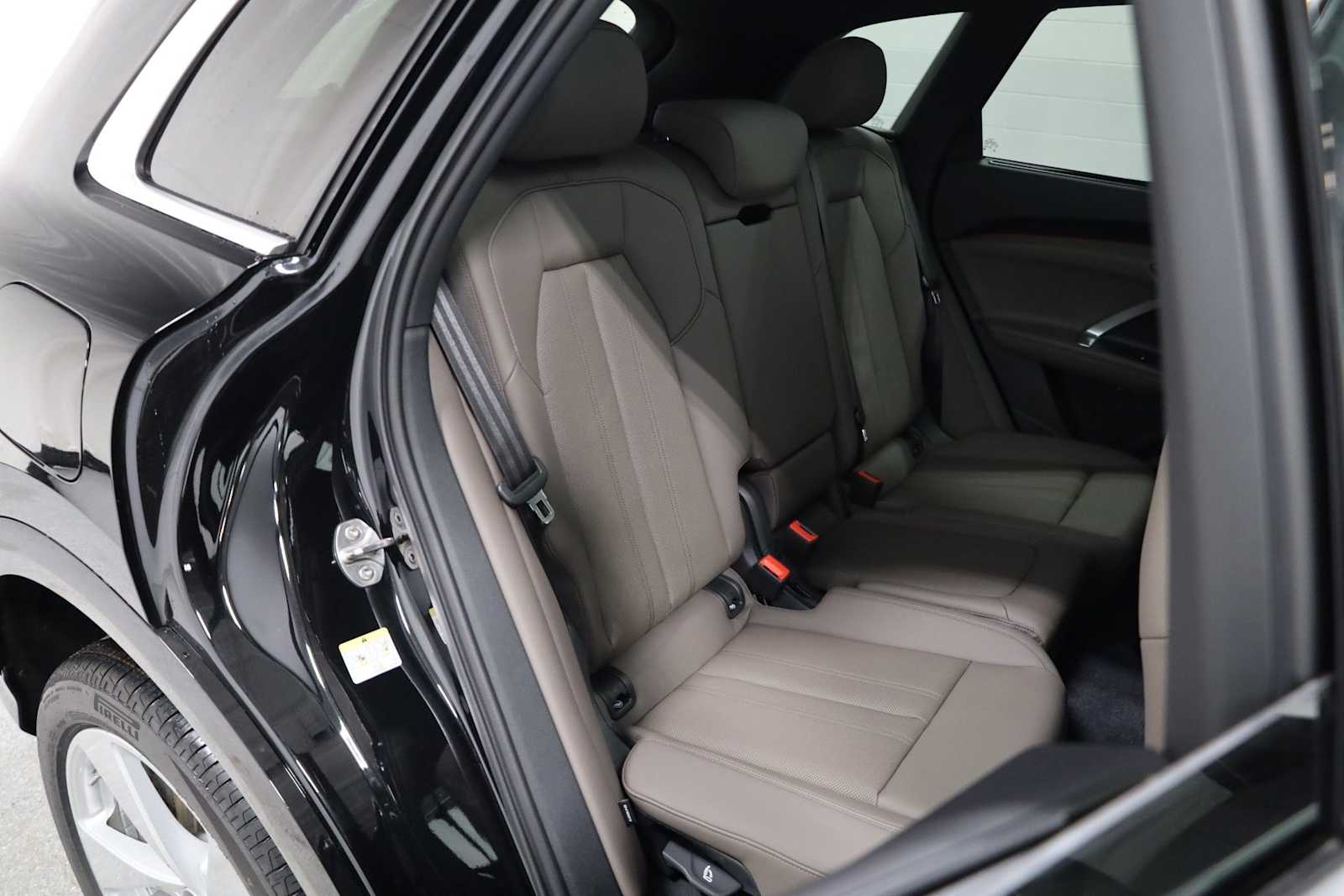 Thumbnail: 2025 Audi Q5 - 34