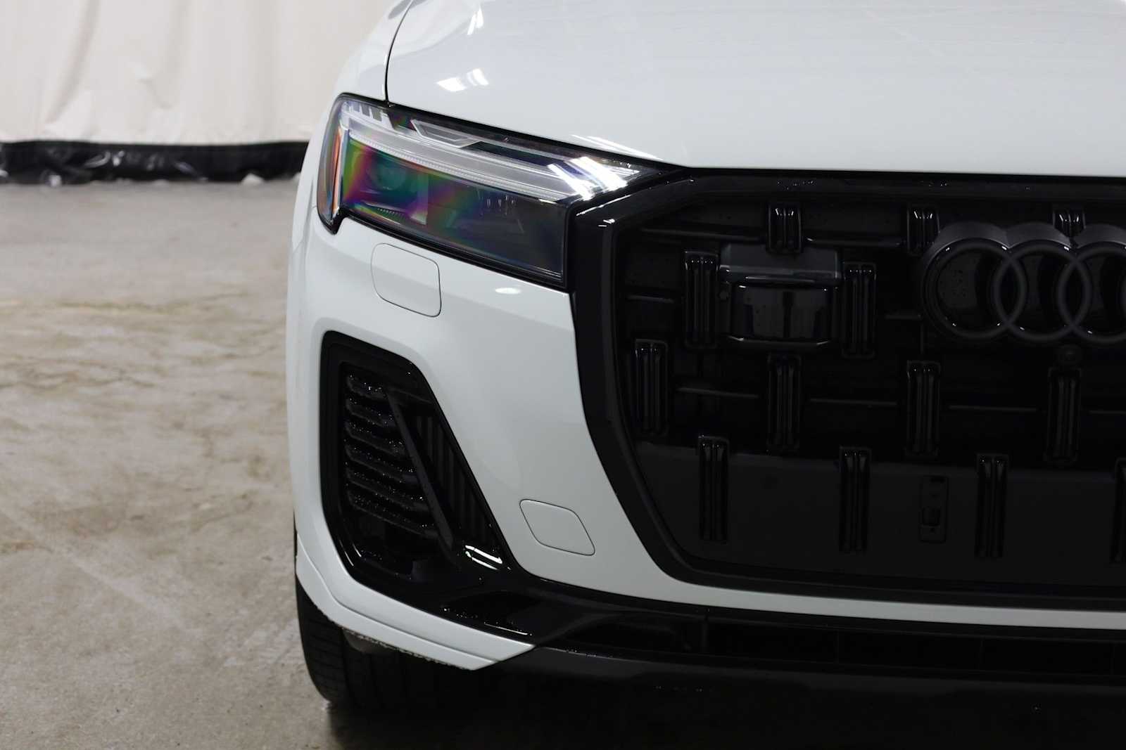 Thumbnail: 2026 Audi Q7 - 15