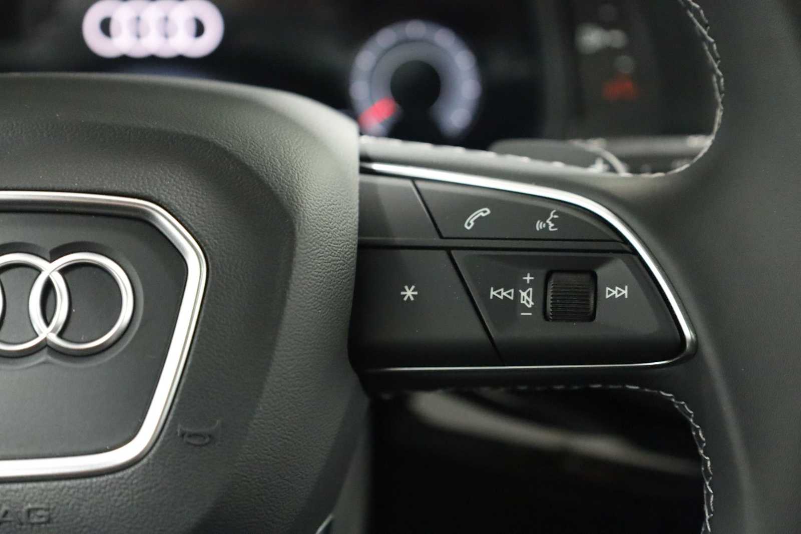 Thumbnail: 2026 Audi Q8 - 26