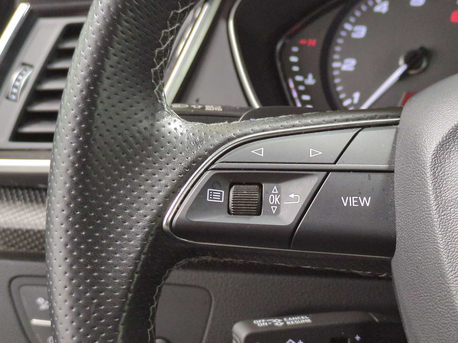 Thumbnail: 2023 Audi SQ5 - 24