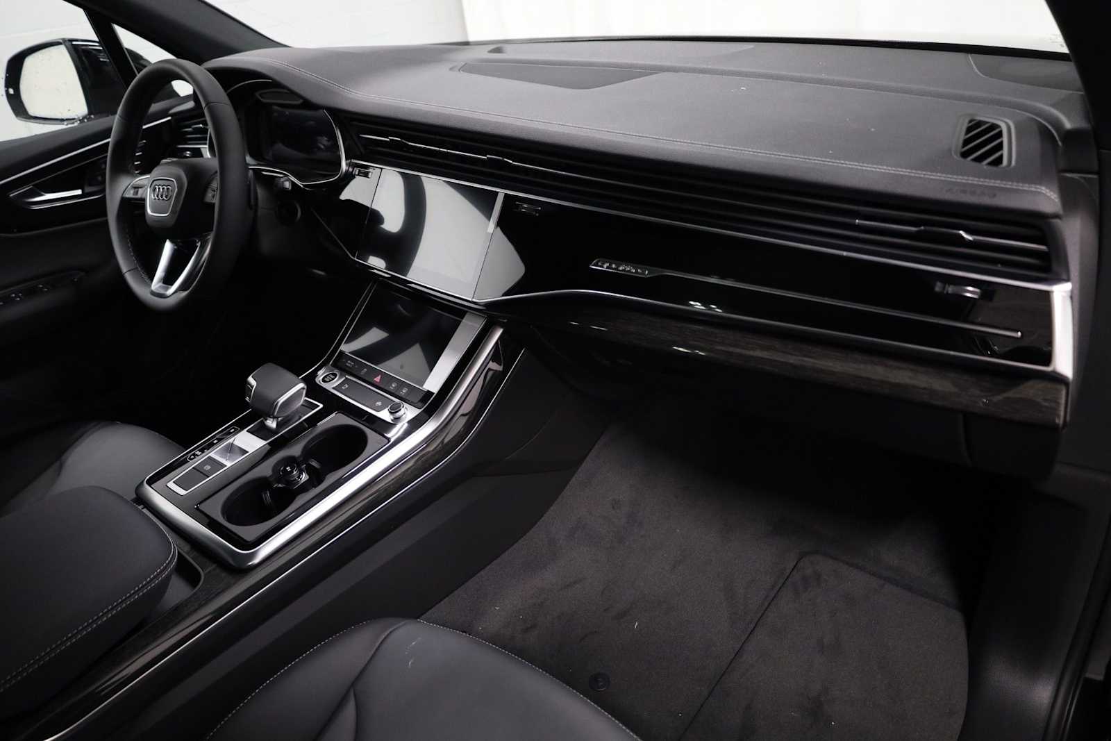 Thumbnail: 2026 Audi Q7 - 6