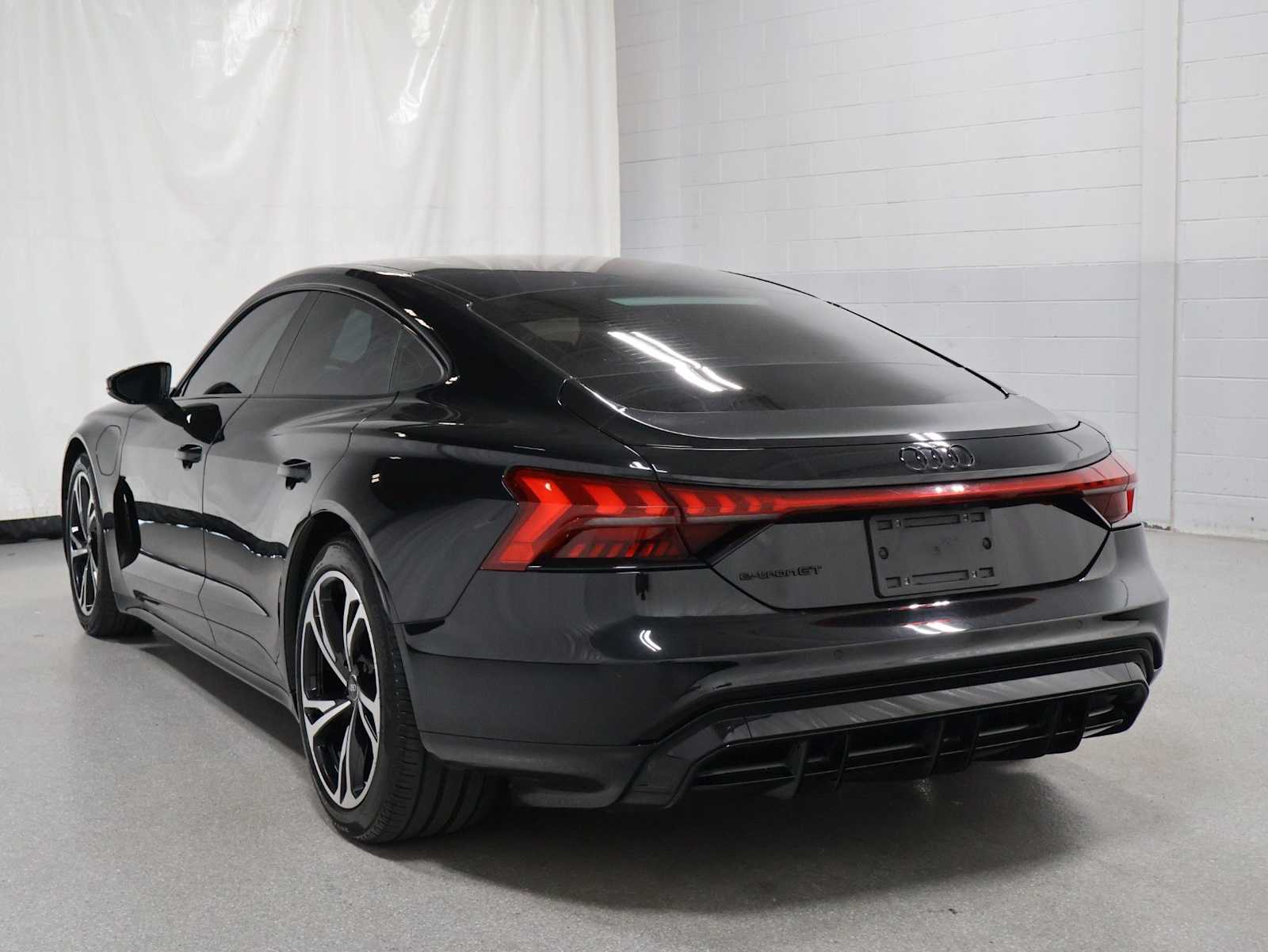 Thumbnail: 2023 Audi e-tron GT - 3