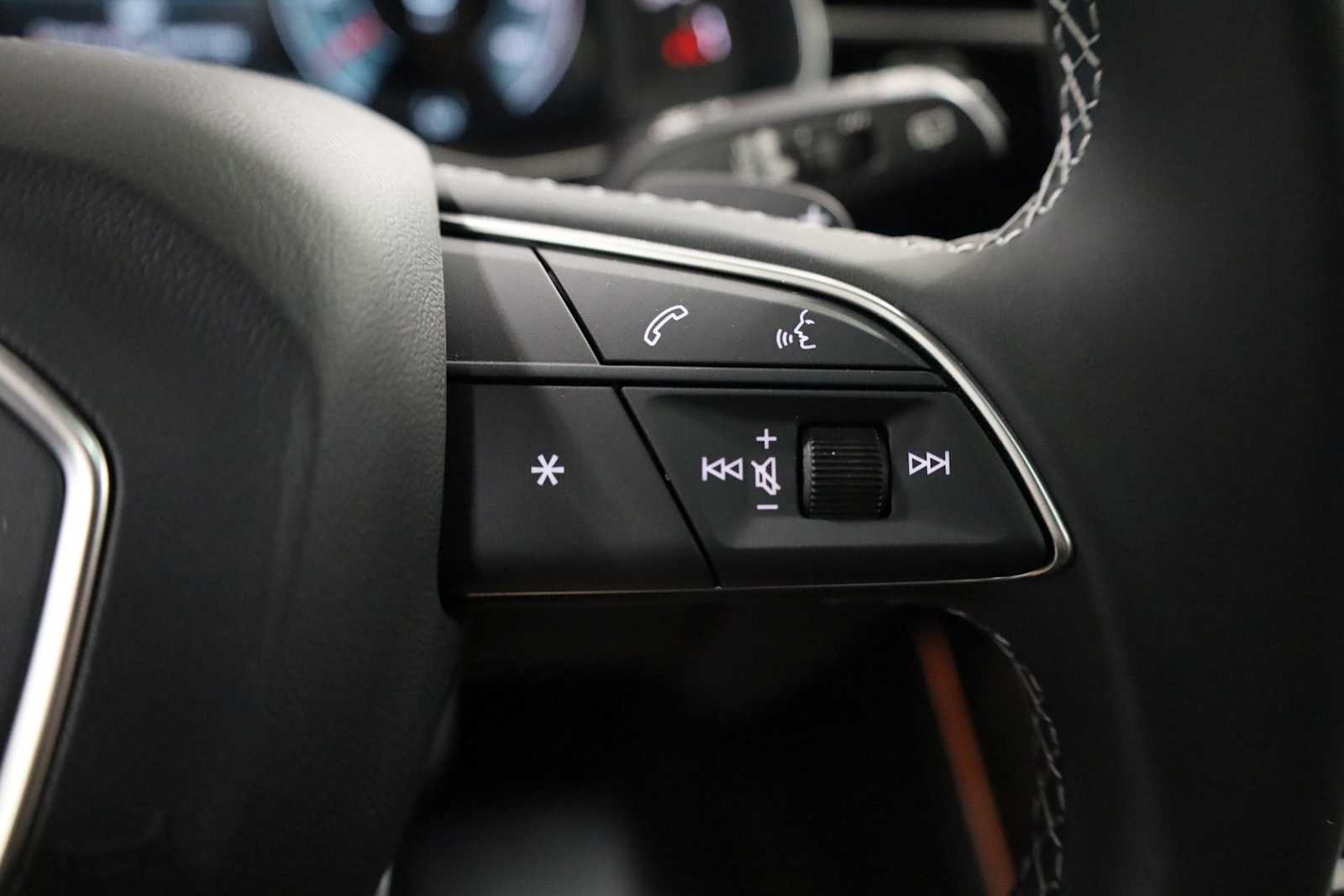 Thumbnail: 2026 Audi Q8 - 25