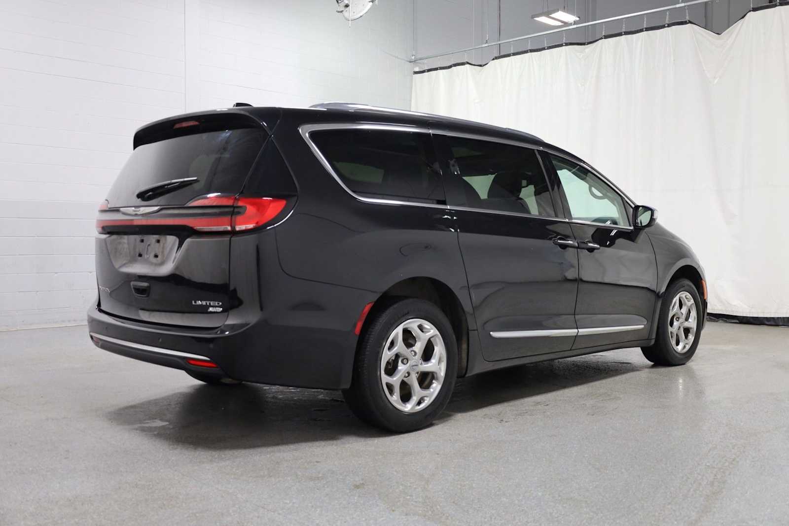 Thumbnail: 2021 Chrysler Pacifica - 8