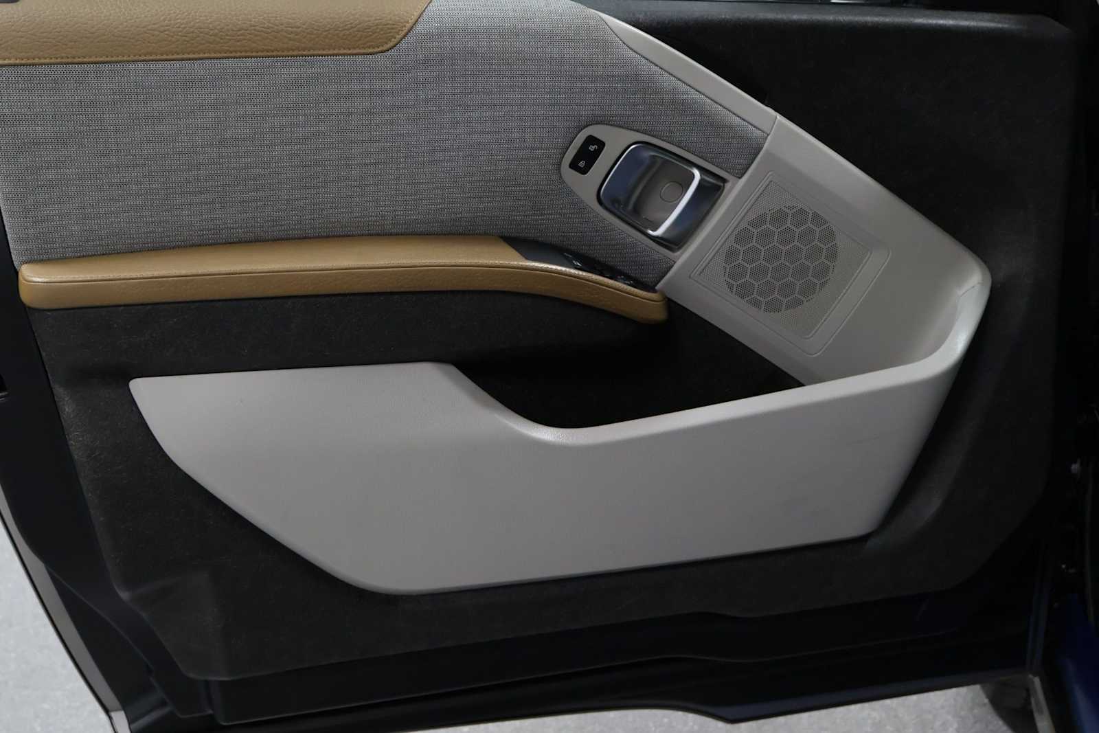 Thumbnail: 2014 BMW i3 - 16