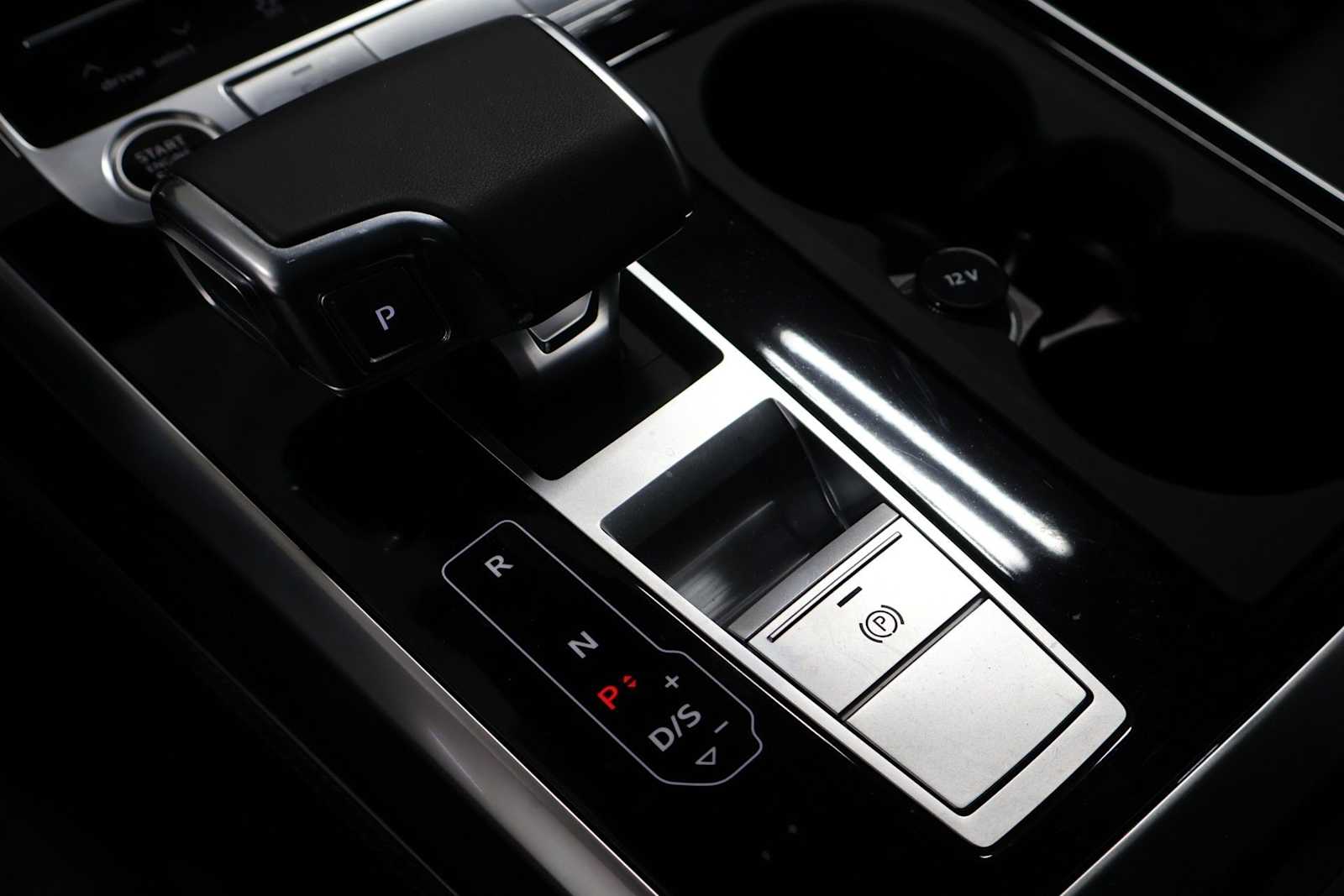 Thumbnail: 2025 Audi Q8 - 27