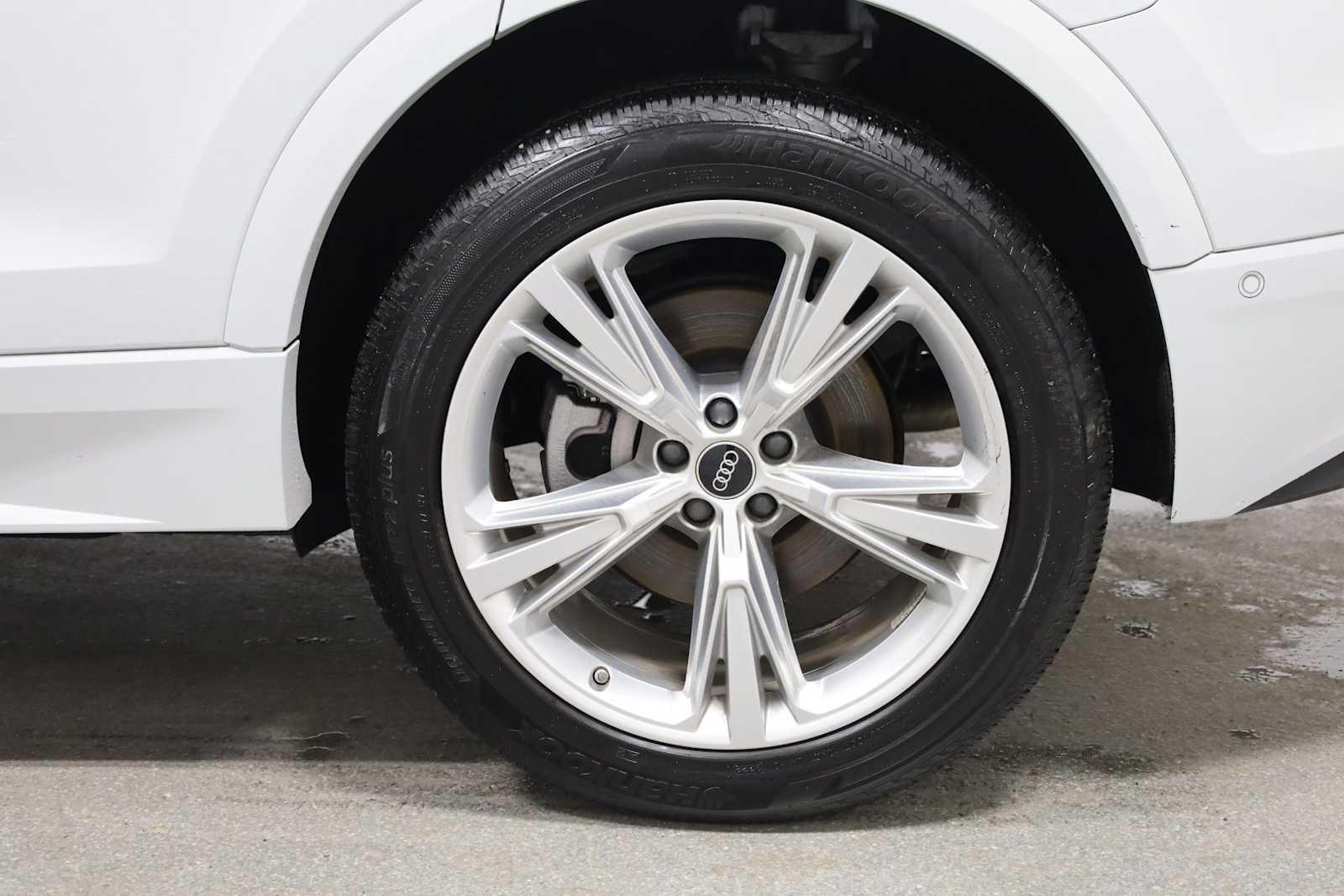 Thumbnail: 2023 Audi Q8 - 36