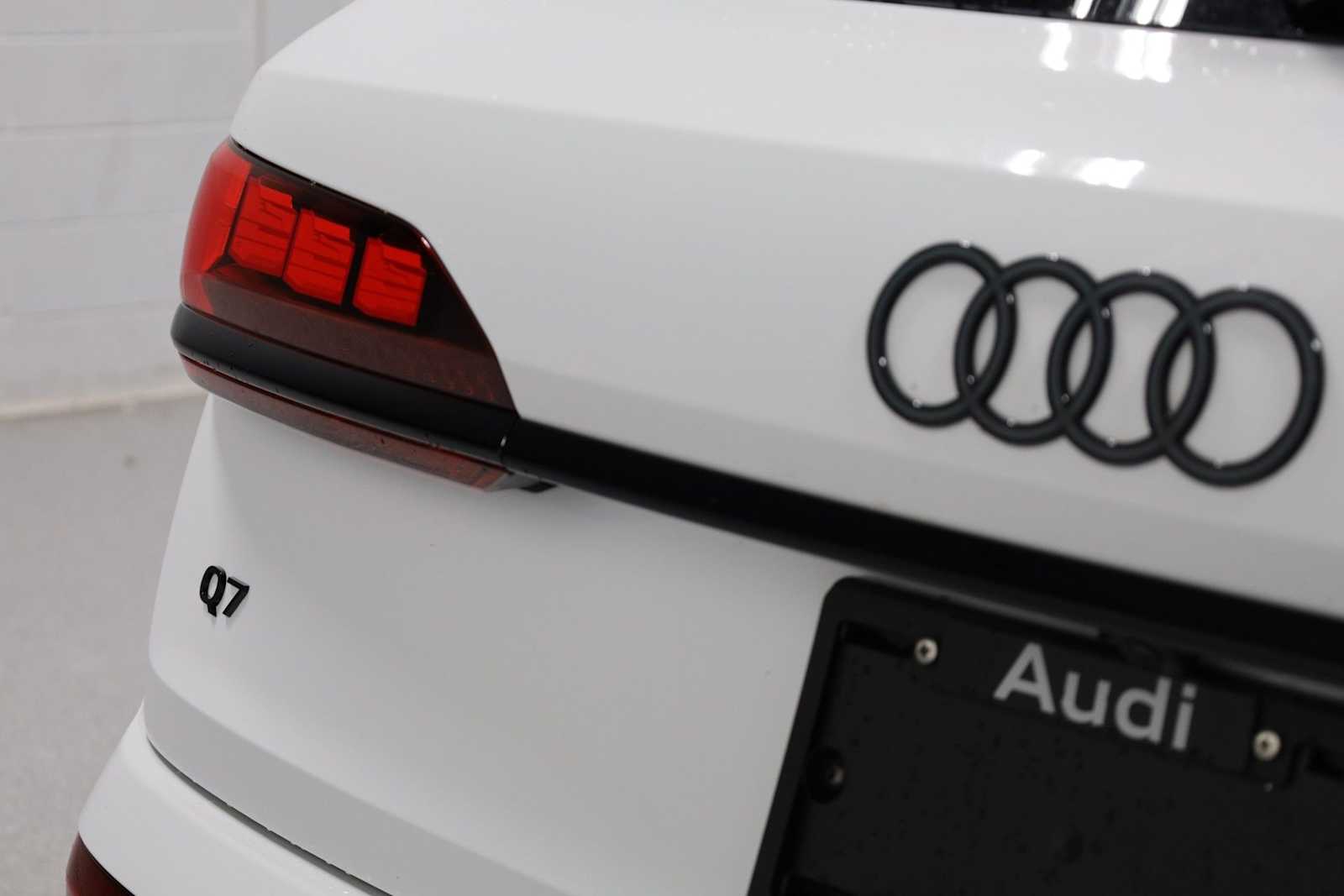 Thumbnail: 2026 Audi Q7 - 8