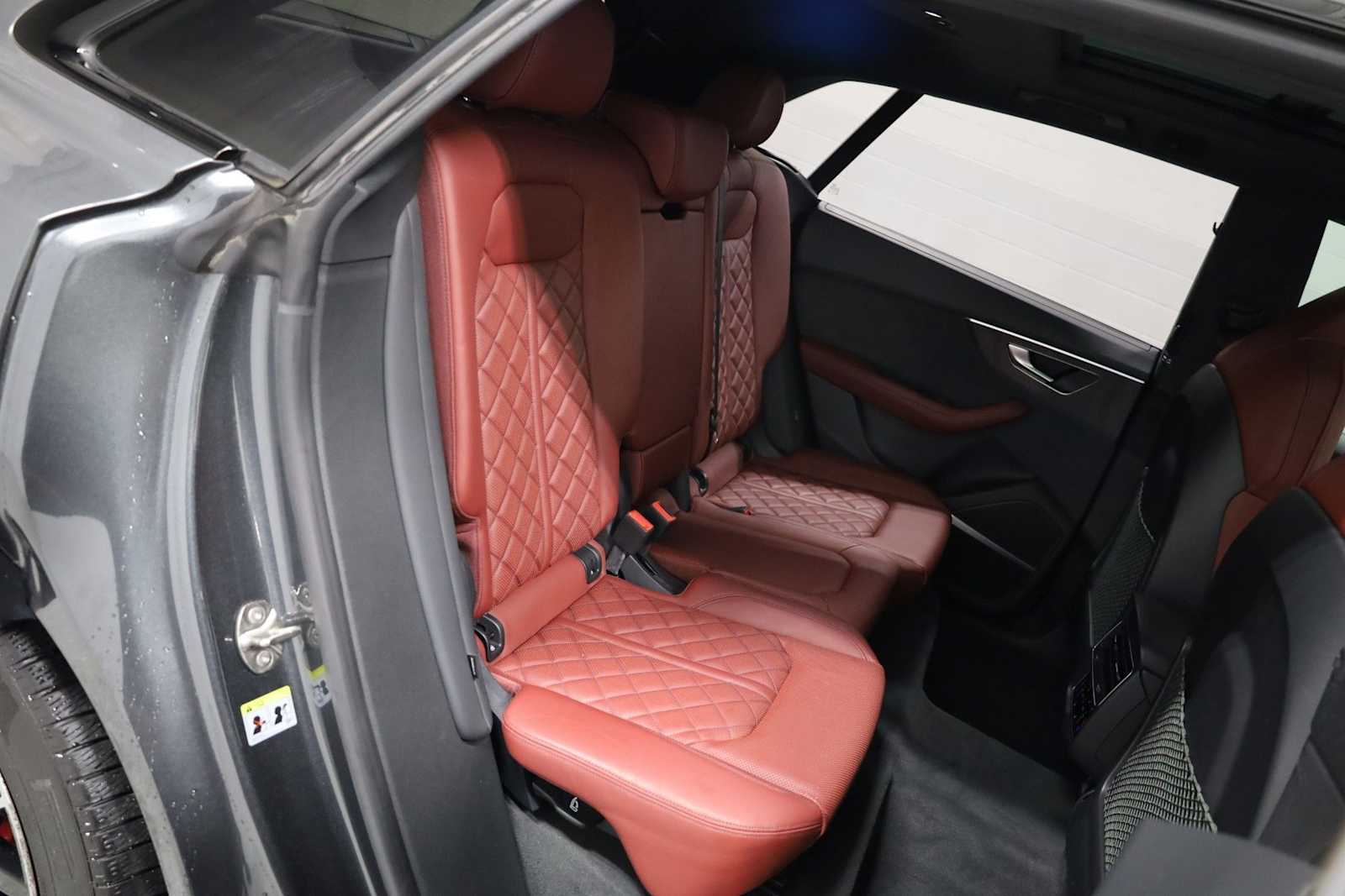 Thumbnail: 2023 Audi SQ8 - 36