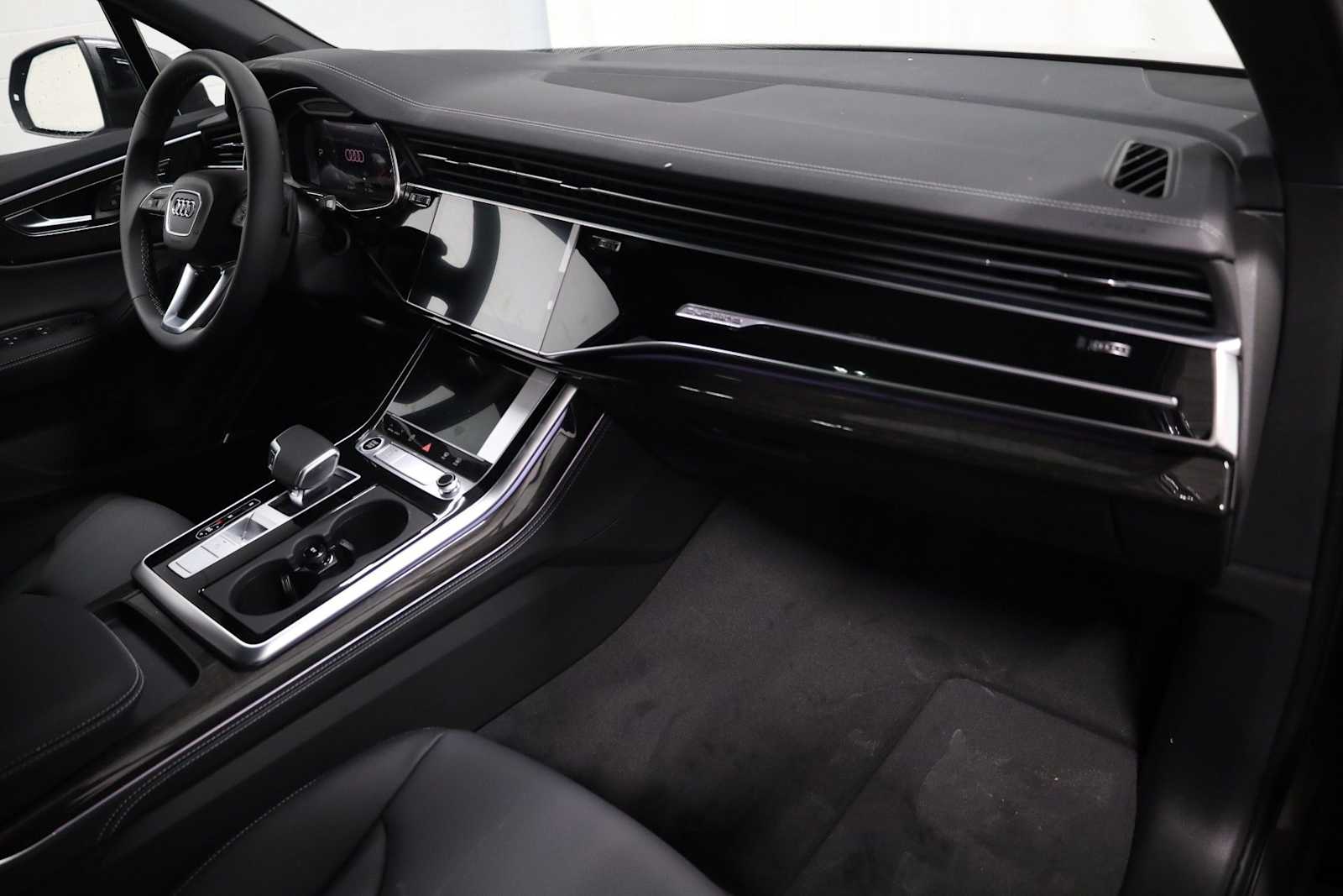 Thumbnail: 2026 Audi Q7 - 6