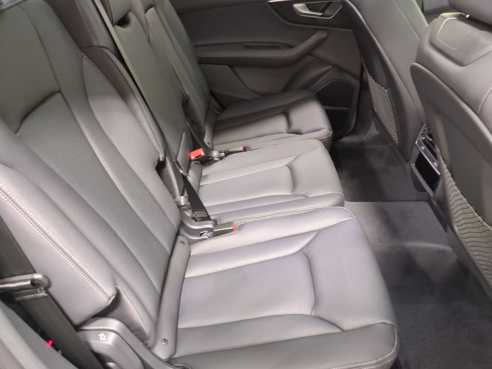 Thumbnail: 2026 Audi Q7 - 34