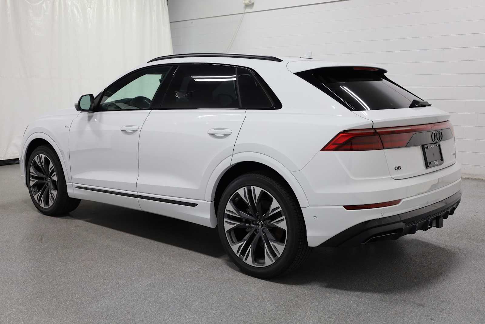 Thumbnail: 2026 Audi Q8 - 11